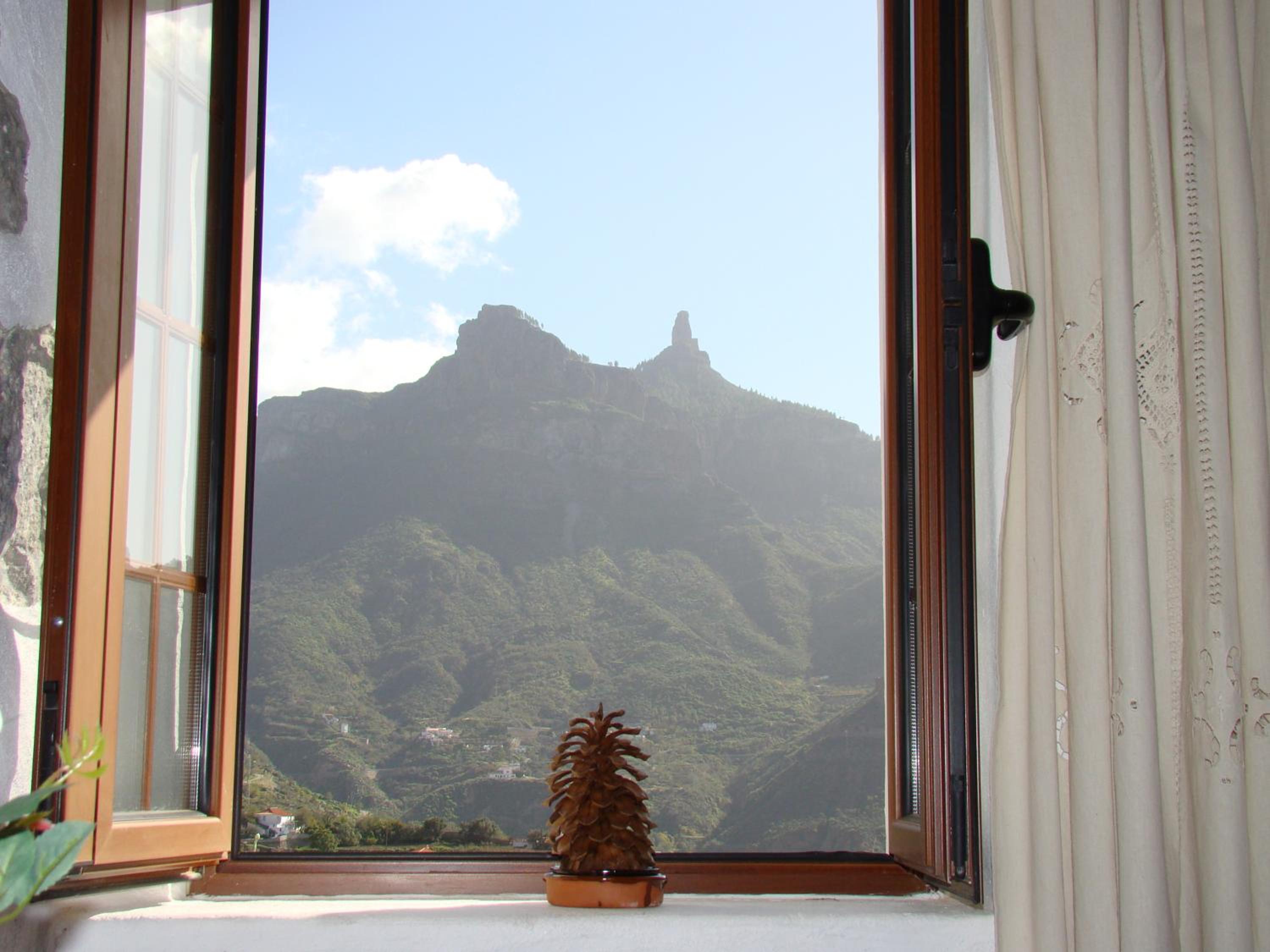 Apartment with Mountain View photo 2