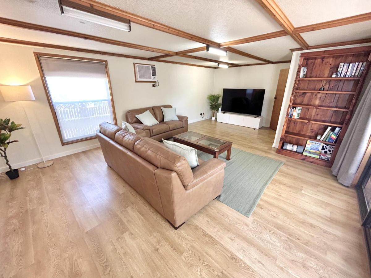 Three-Bedroom House photo 3