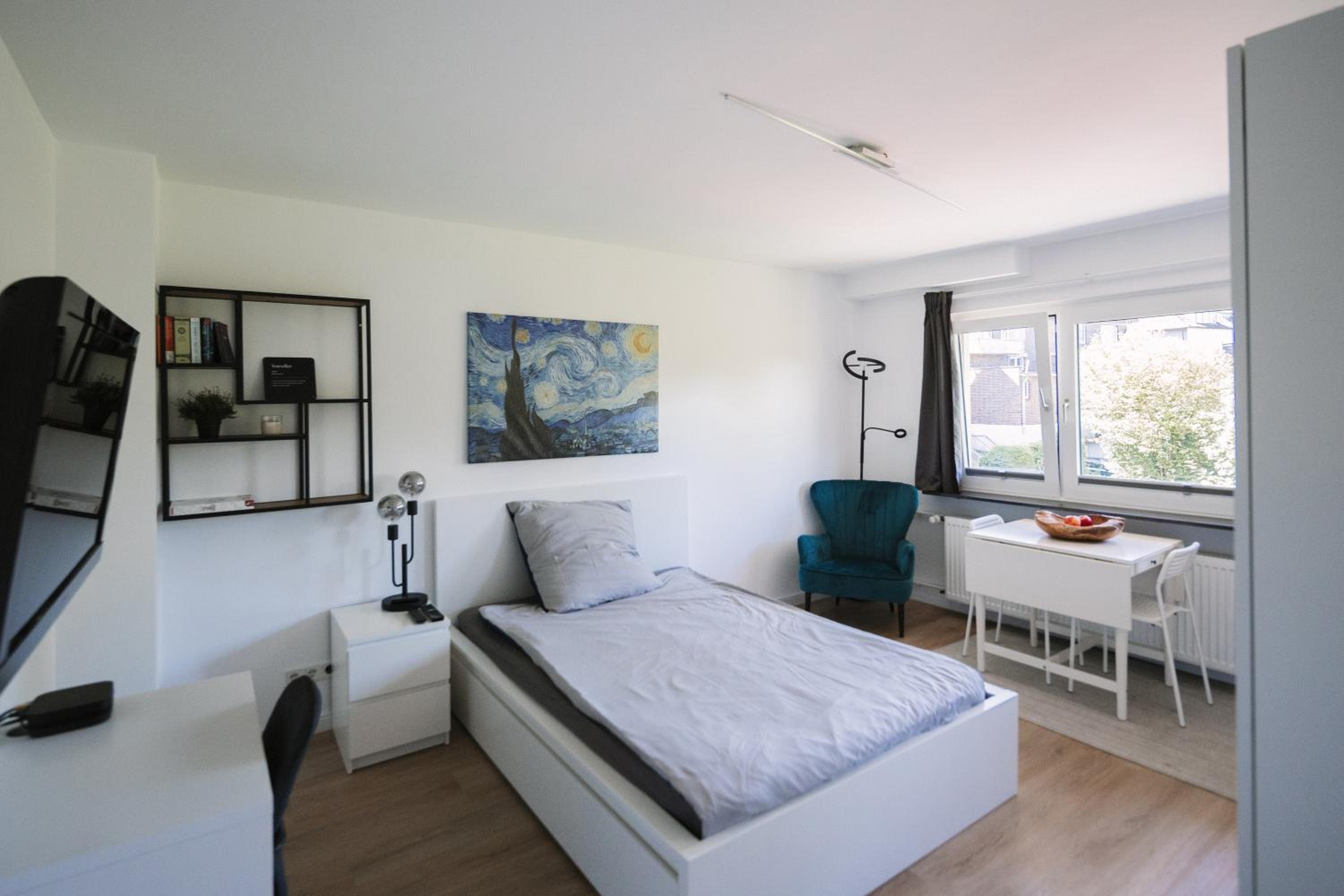 One-Bedroom Apartment photo 1