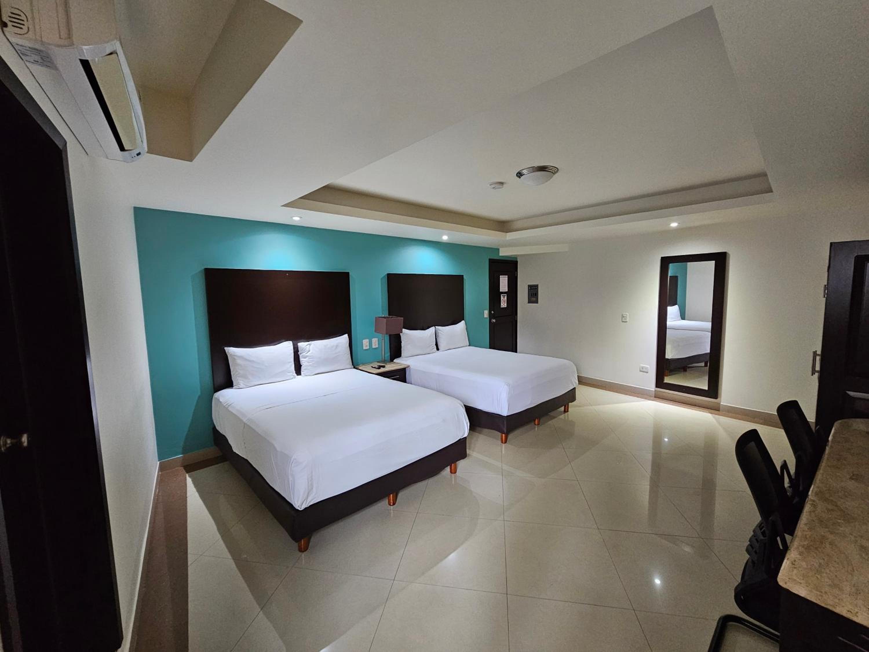Double Room with Two Double Beds photo 1