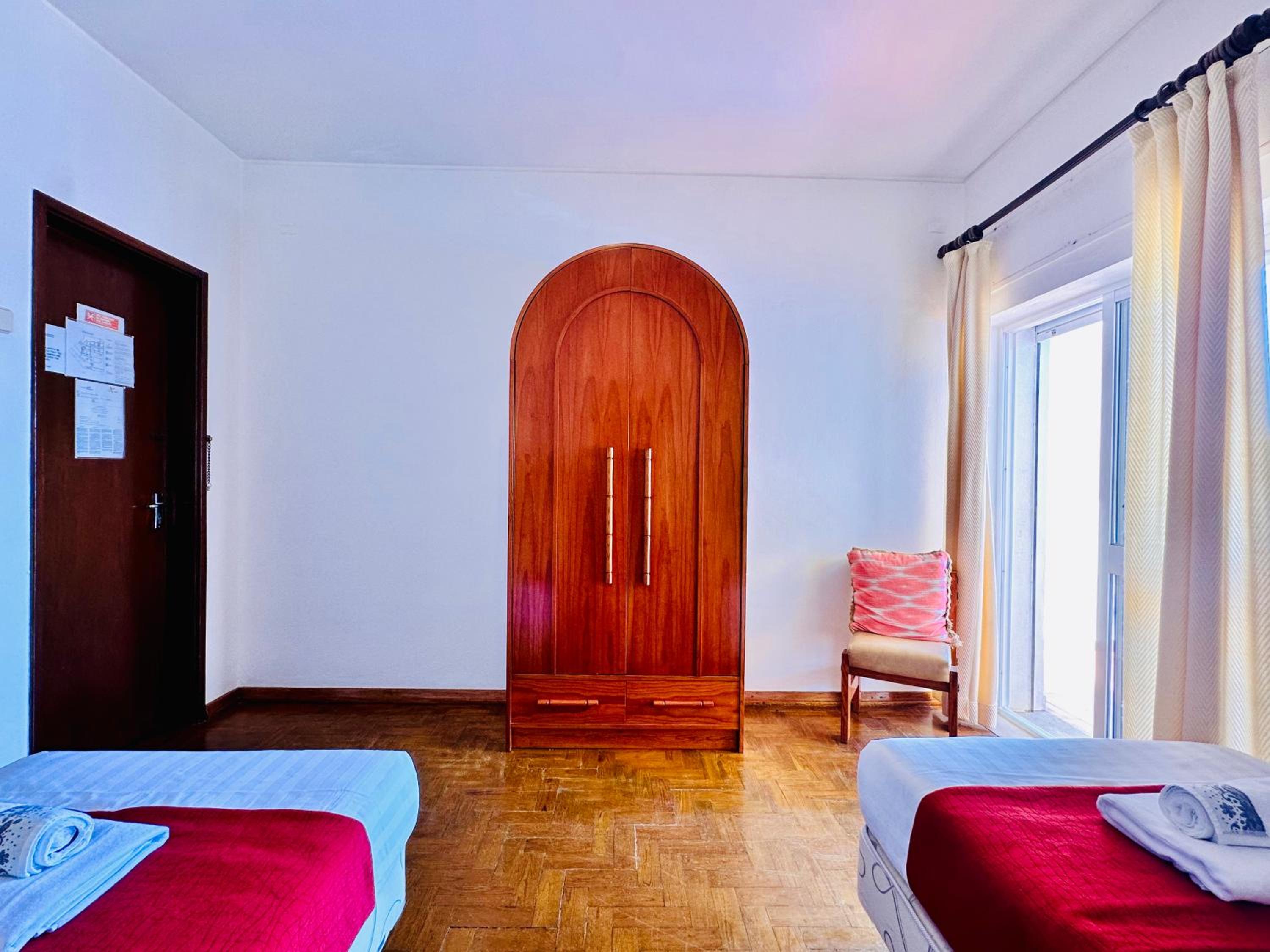 Standard Double or Twin Room with Sea View - Photo 5