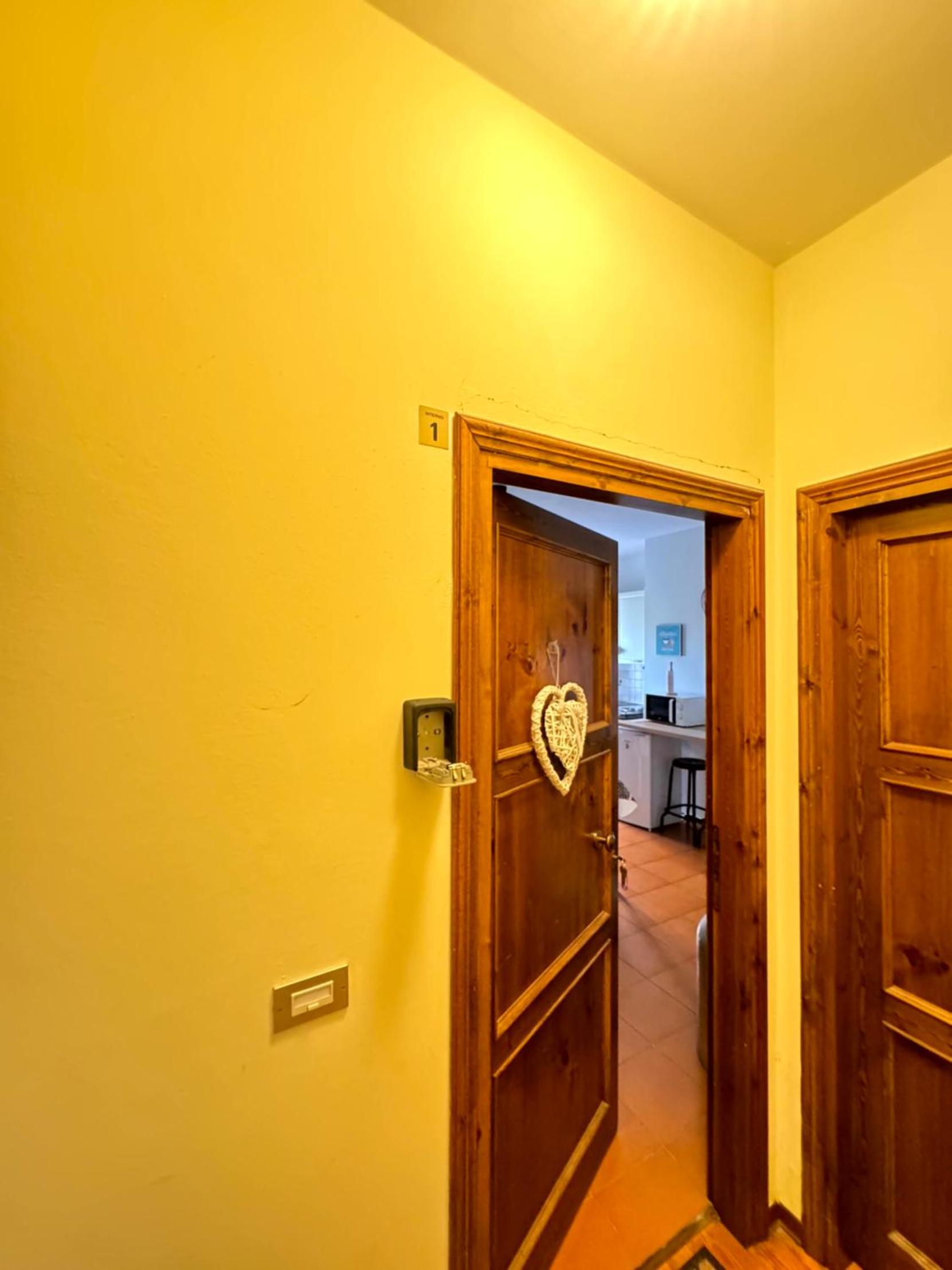 One-Bedroom Apartment photo 2