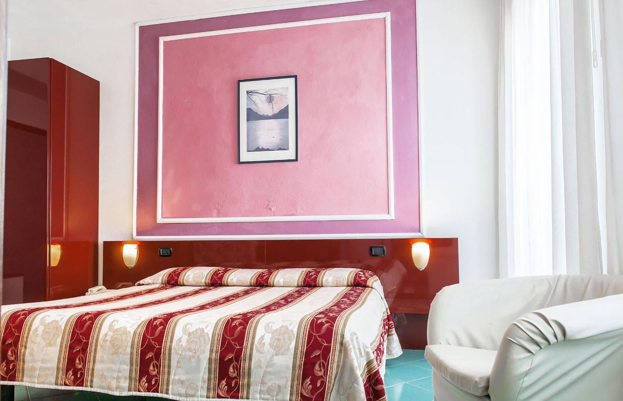 Double Room with Balcony - Photo 3