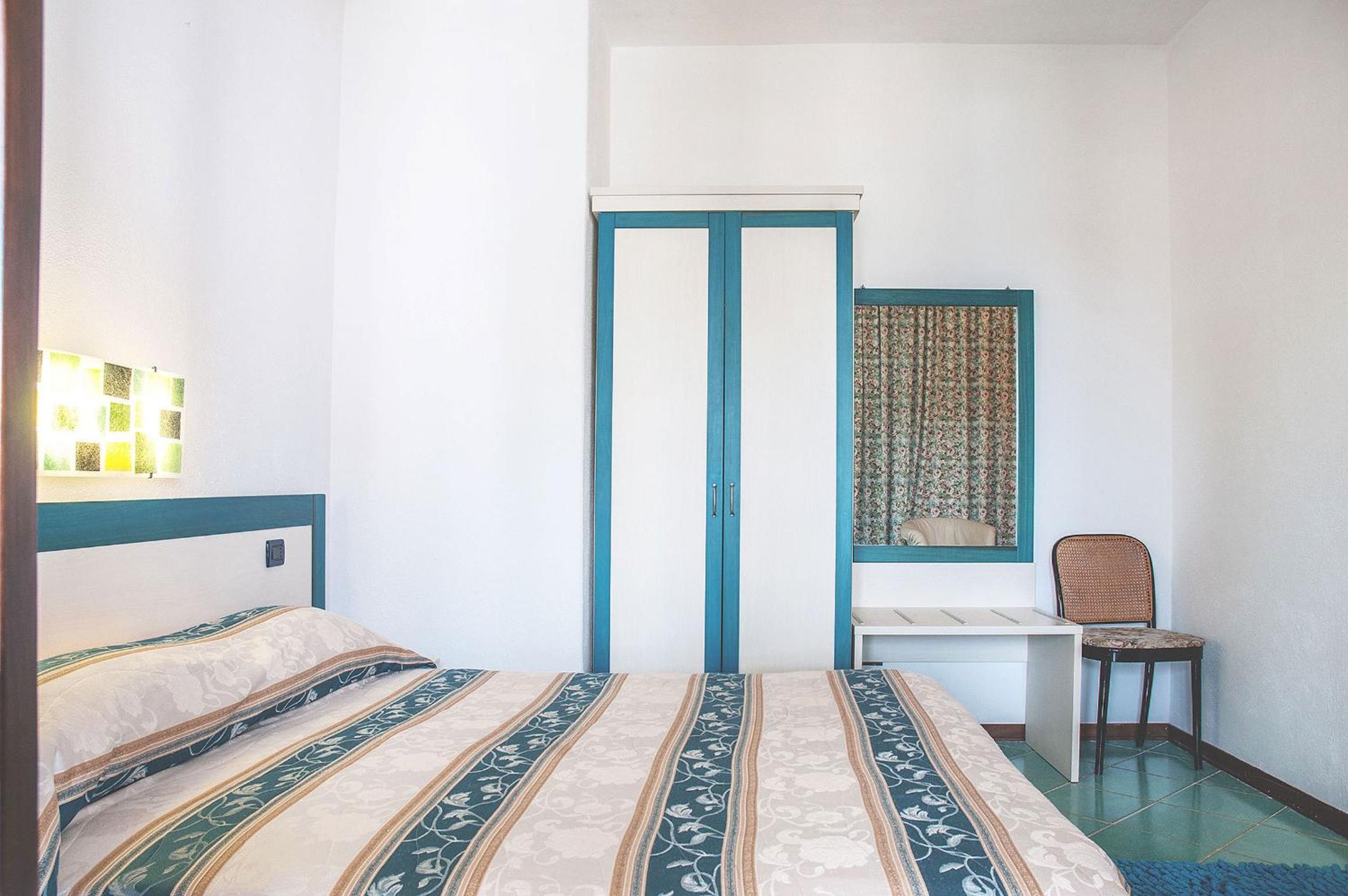 Double Room with Balcony - Photo 4
