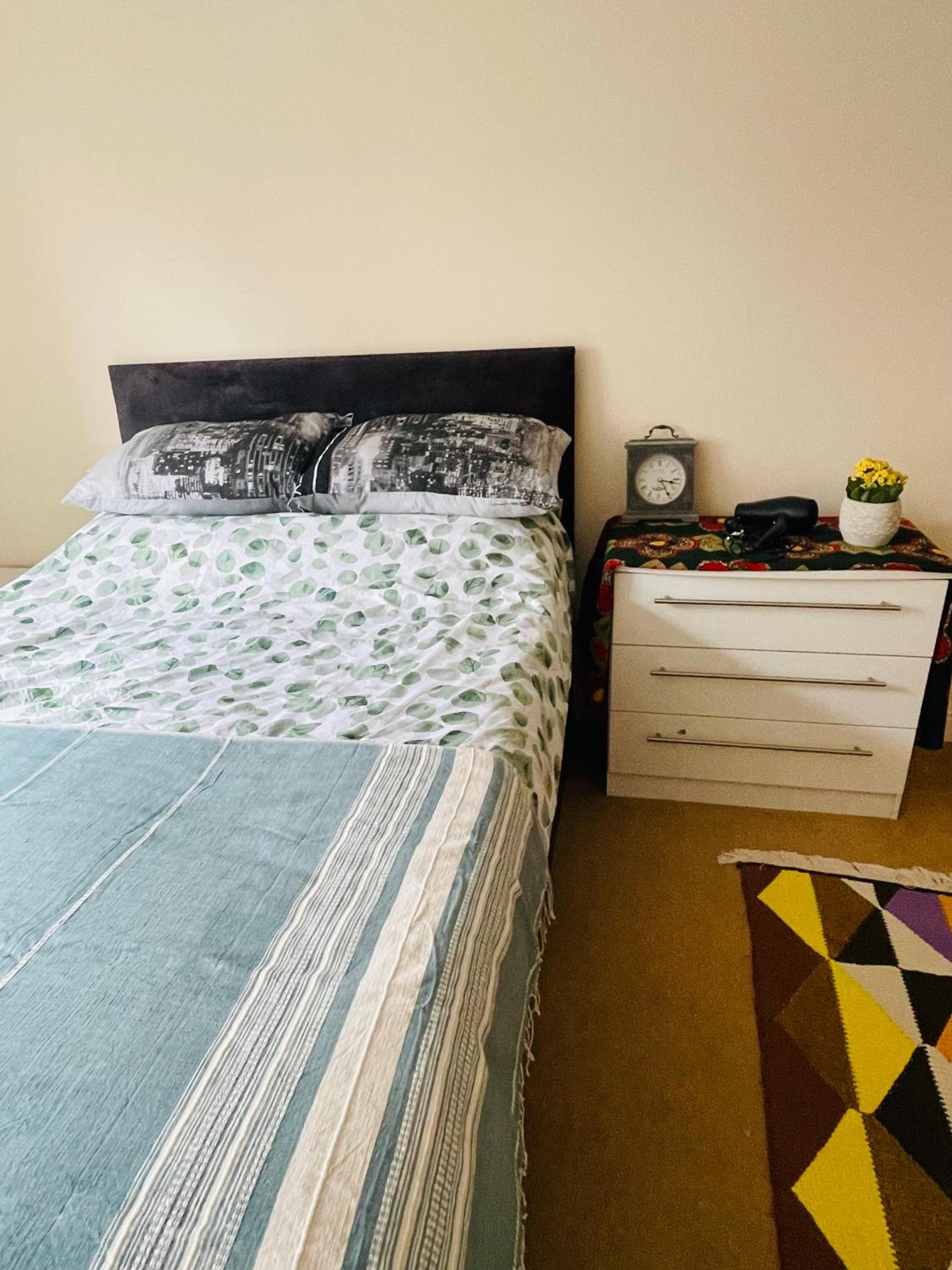 One-Bedroom Apartment photo 1