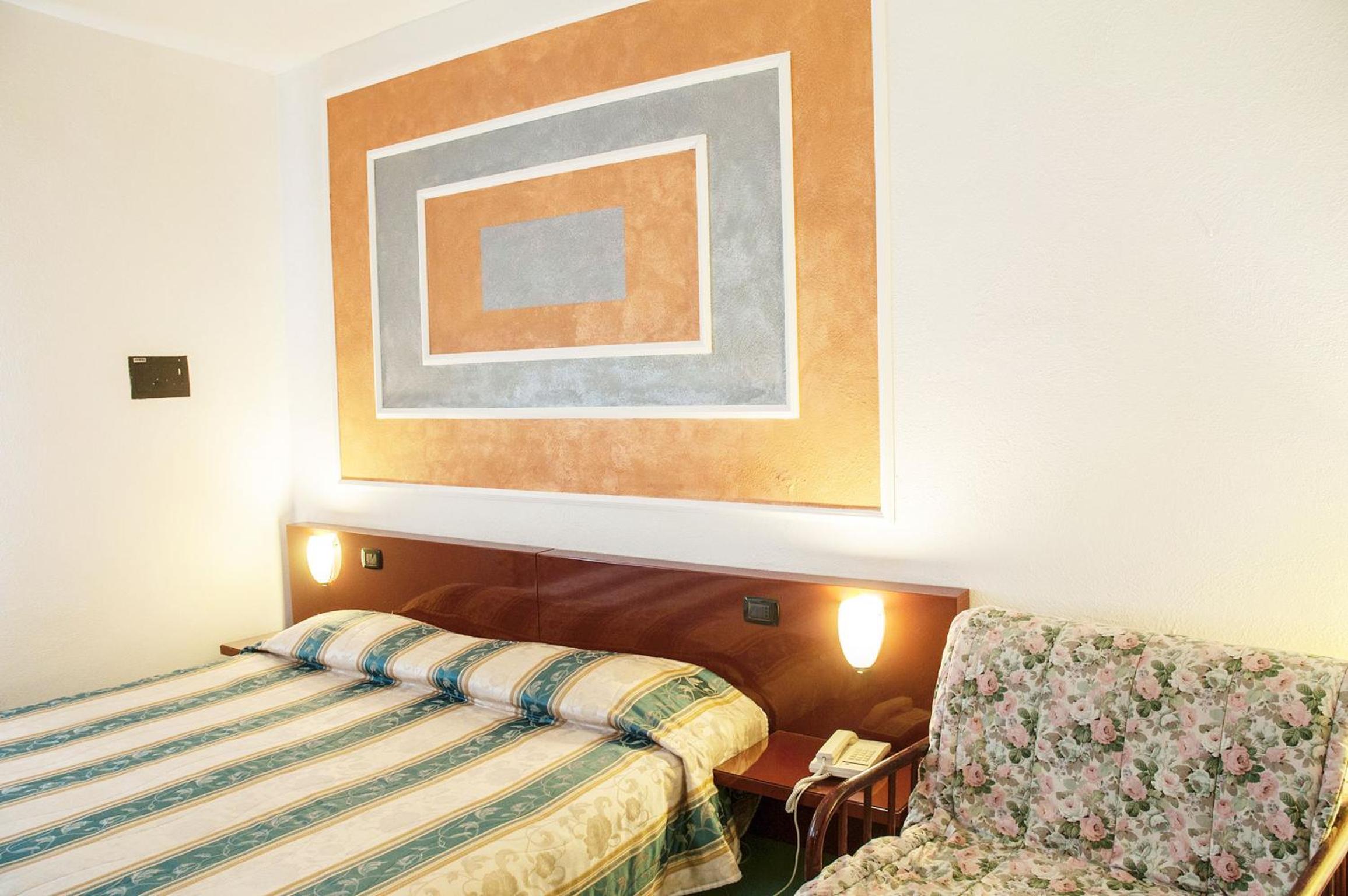 Double Room with Balcony - Photo 5