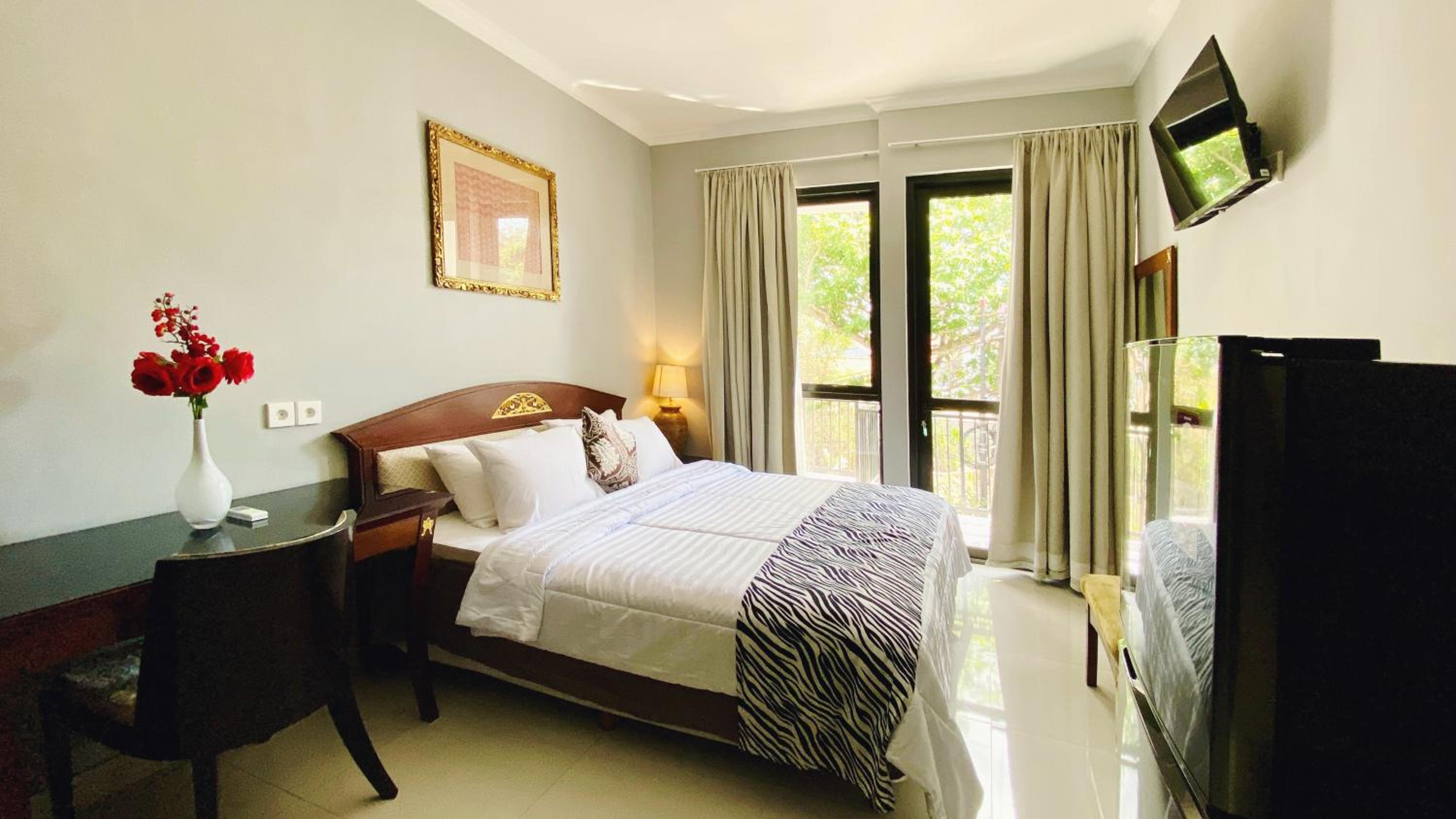 King Room with Balcony photo 1