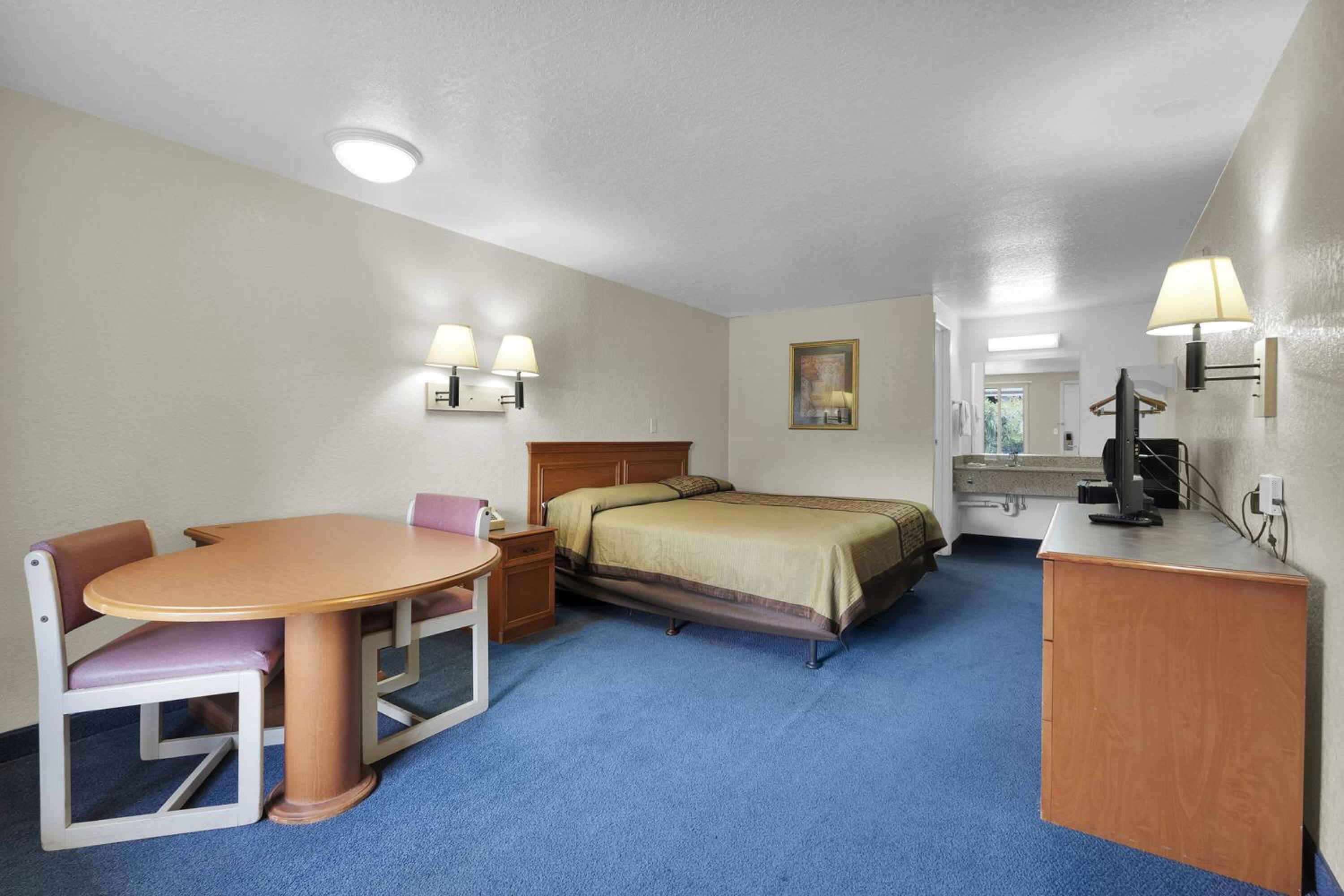 King Room - Non-Smoking photo 1