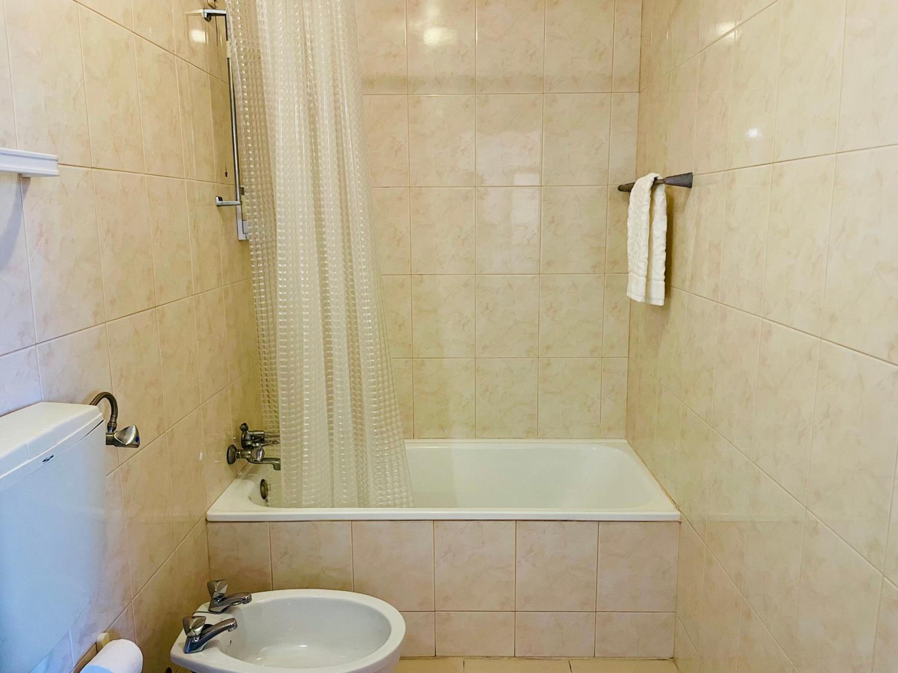 Double or Twin Room with Side Sea View - Photo 5