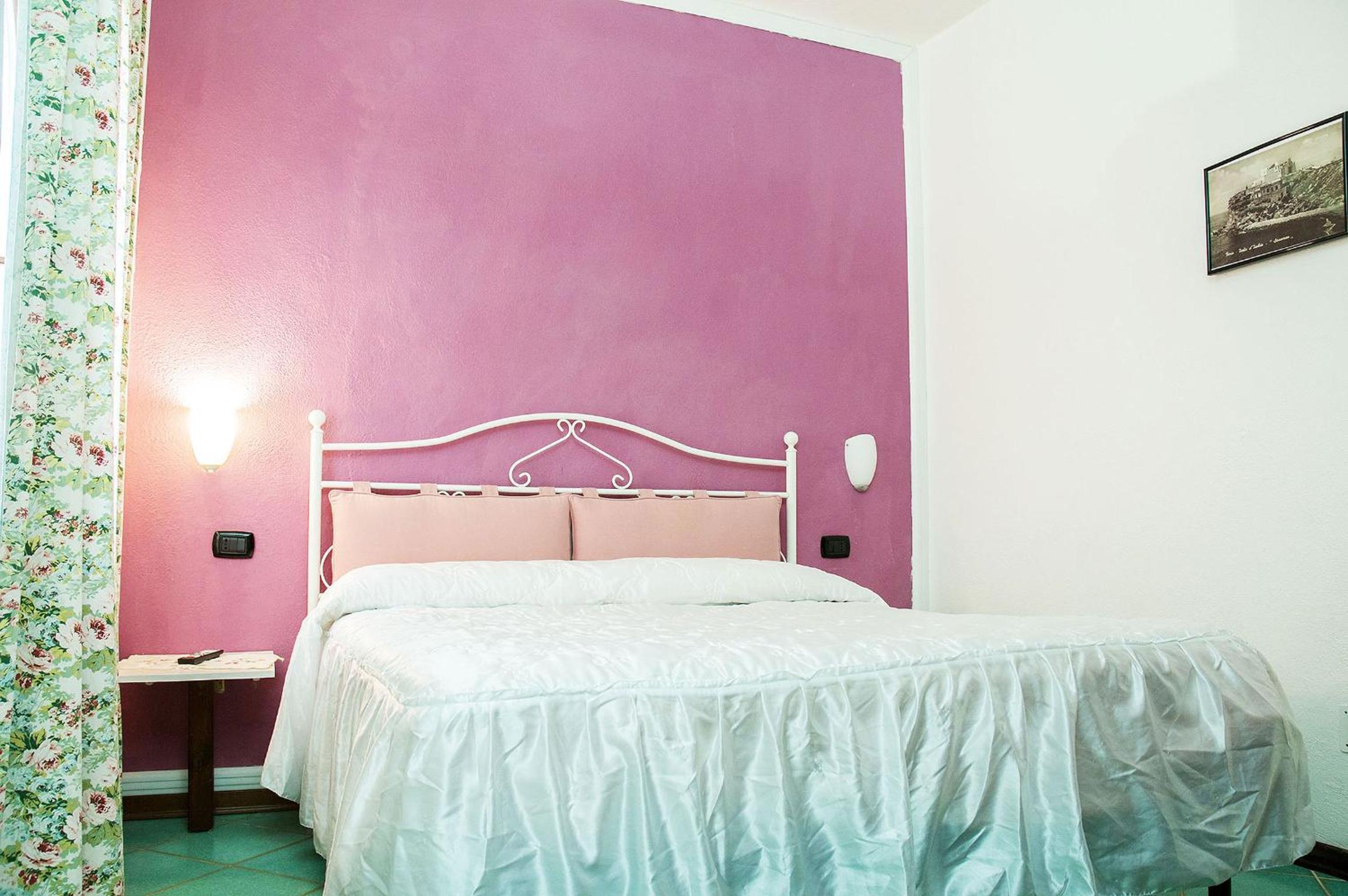 Double Room with Balcony - Photo 7