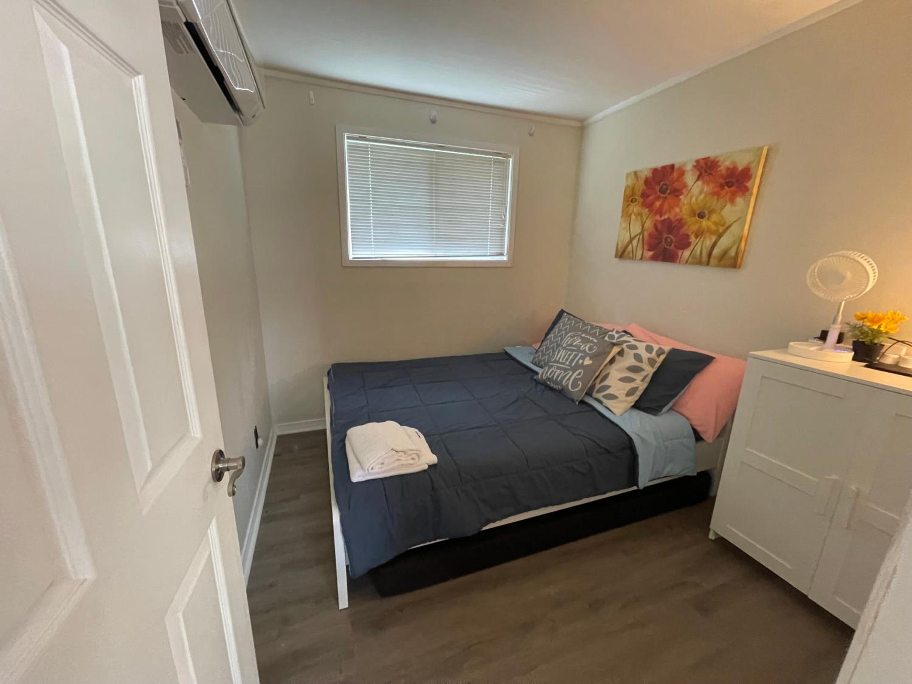 Five-Bedroom House photo 1