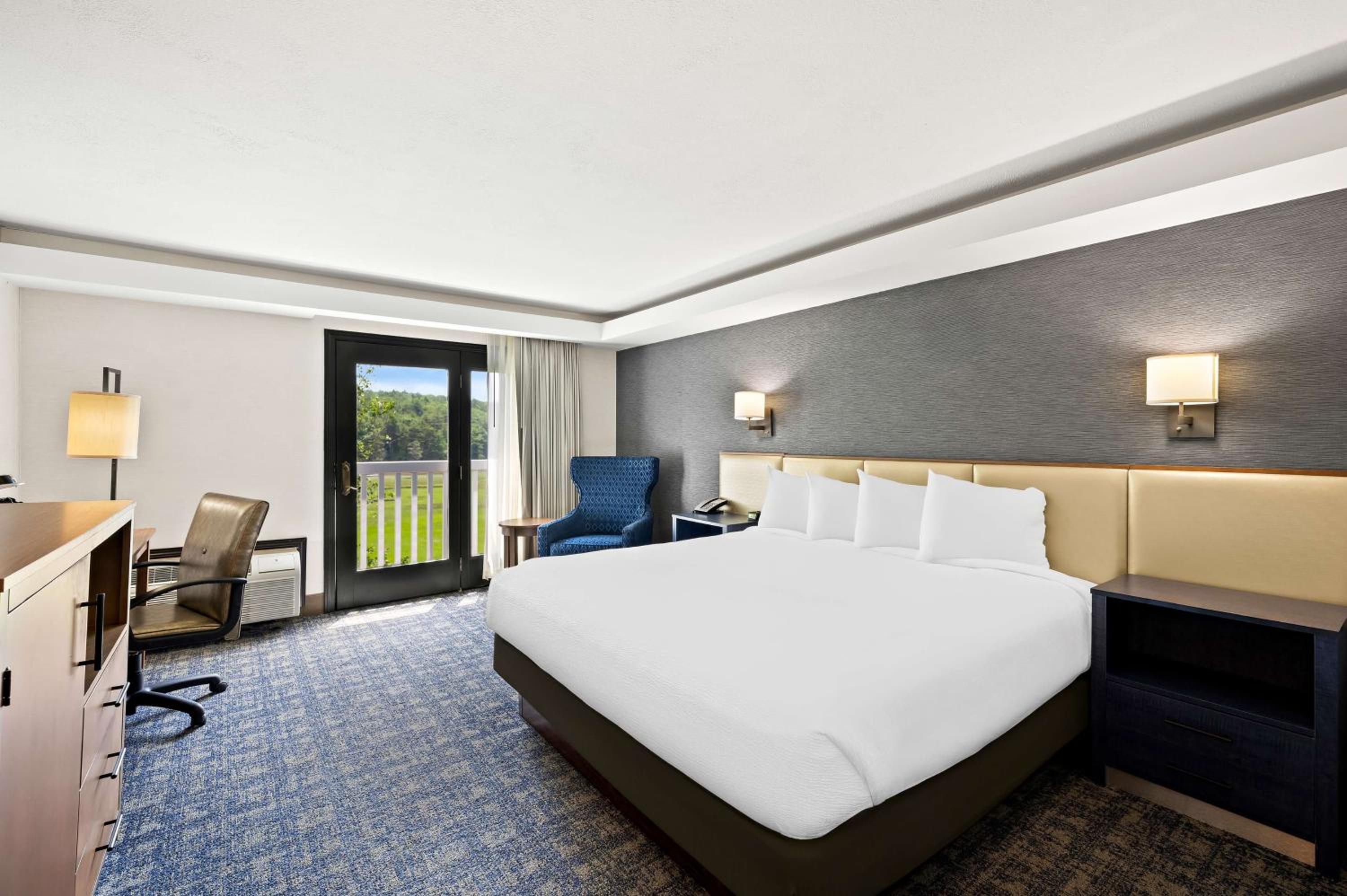 King Room with River View - Photo 3