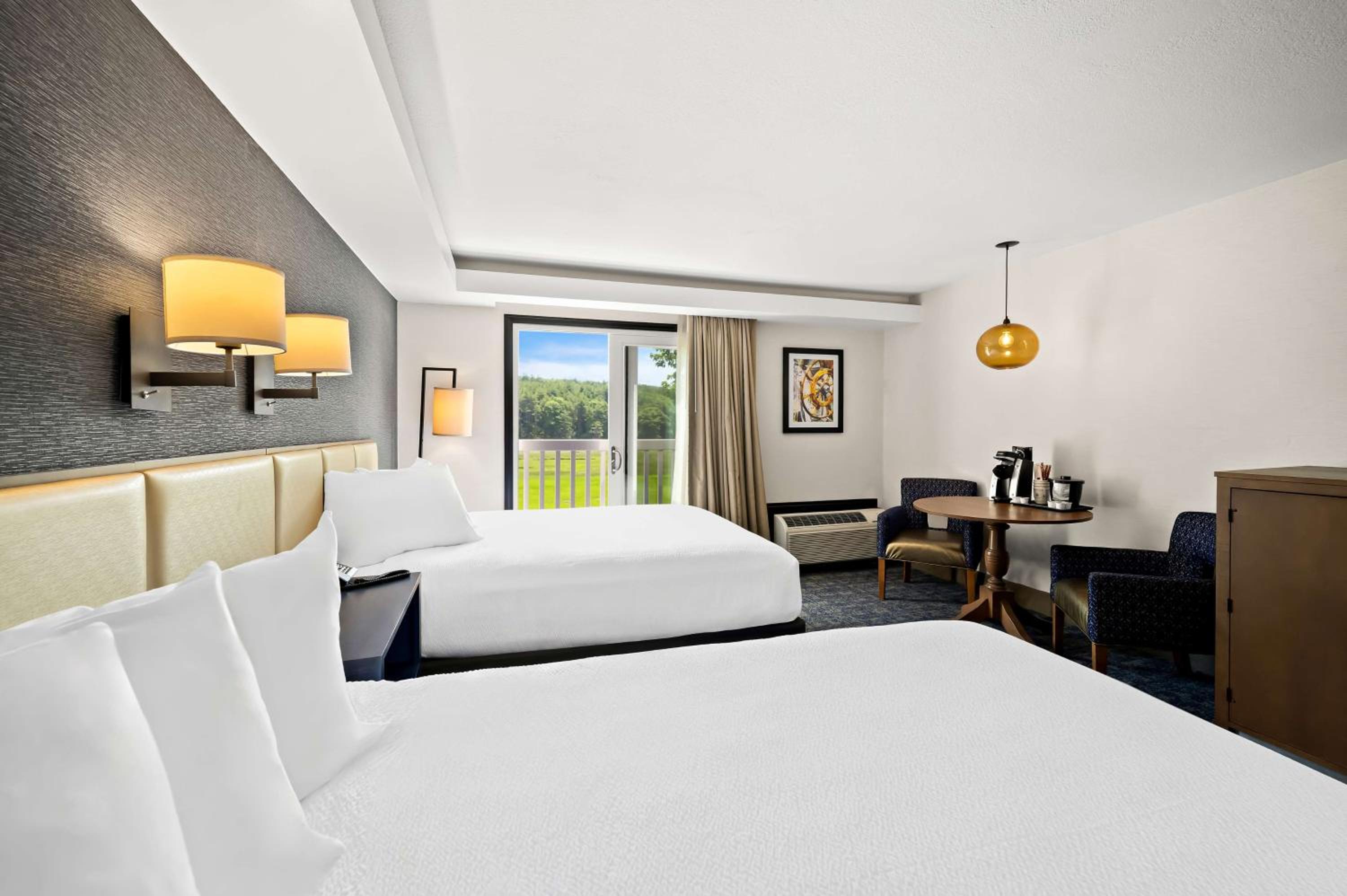 Queen Room with Two Queen Beds and River View - Photo 5
