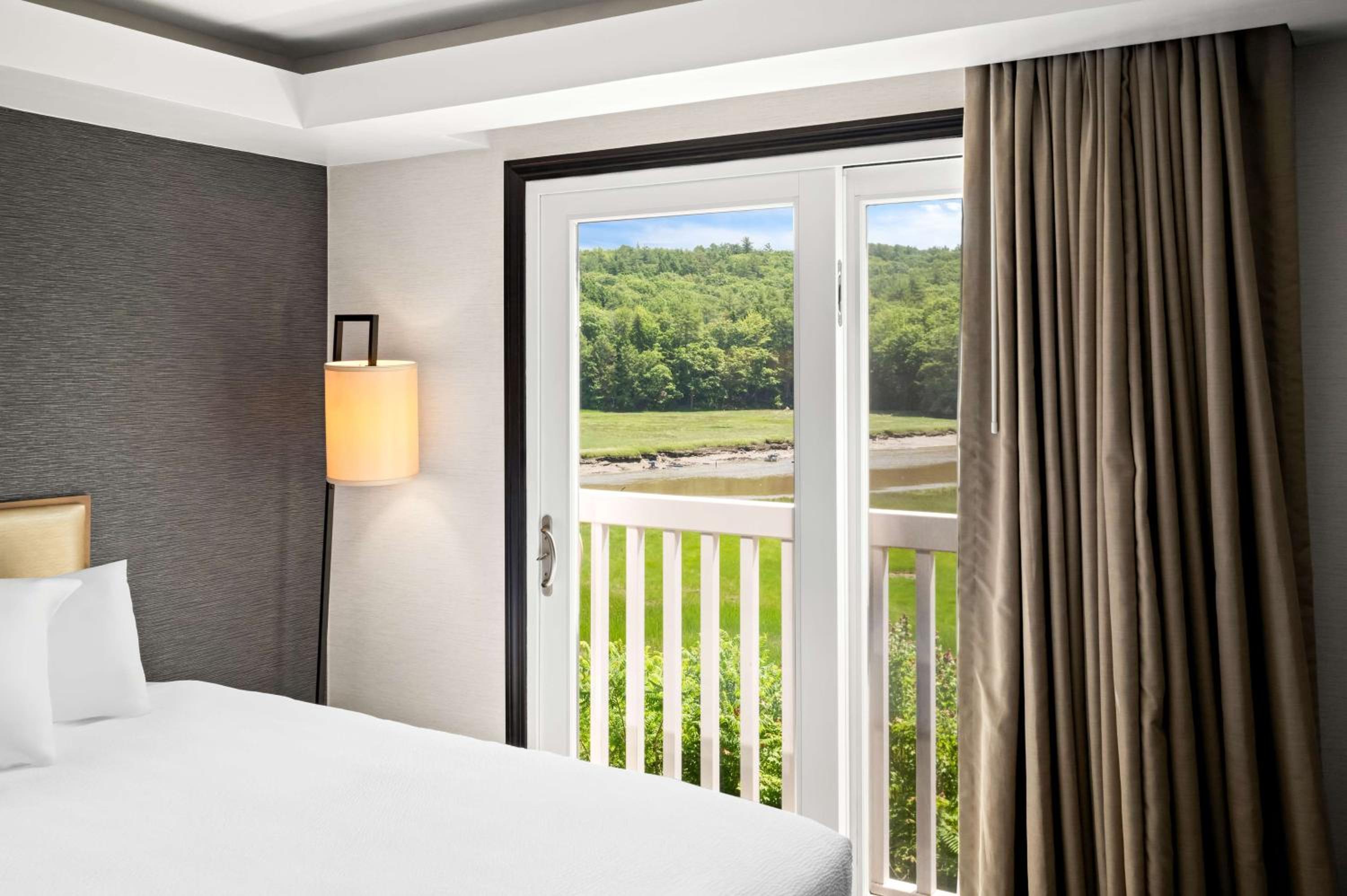 Queen Room with Two Queen Beds and River View - Photo 6