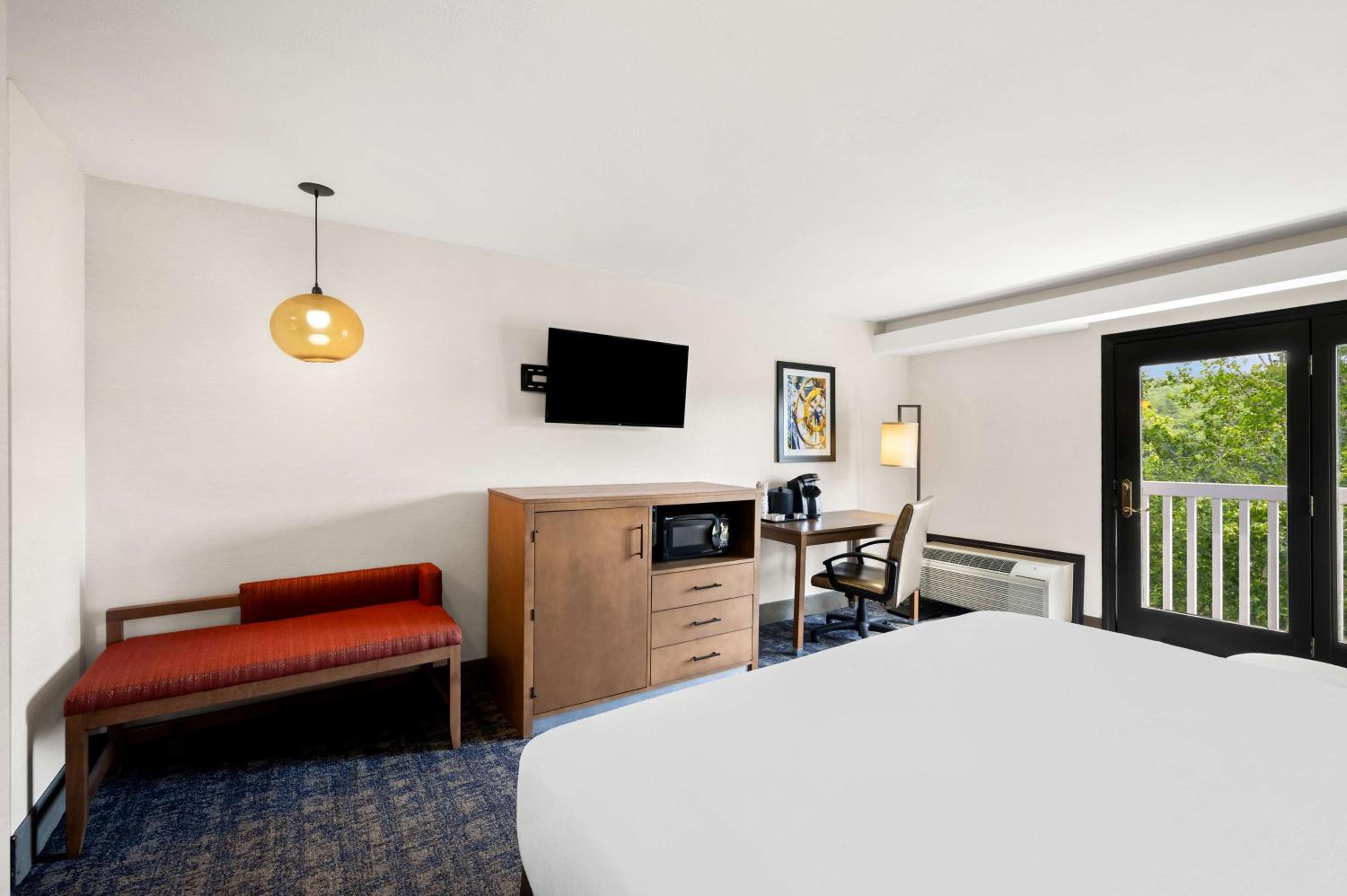 King Room with River View - Photo 5