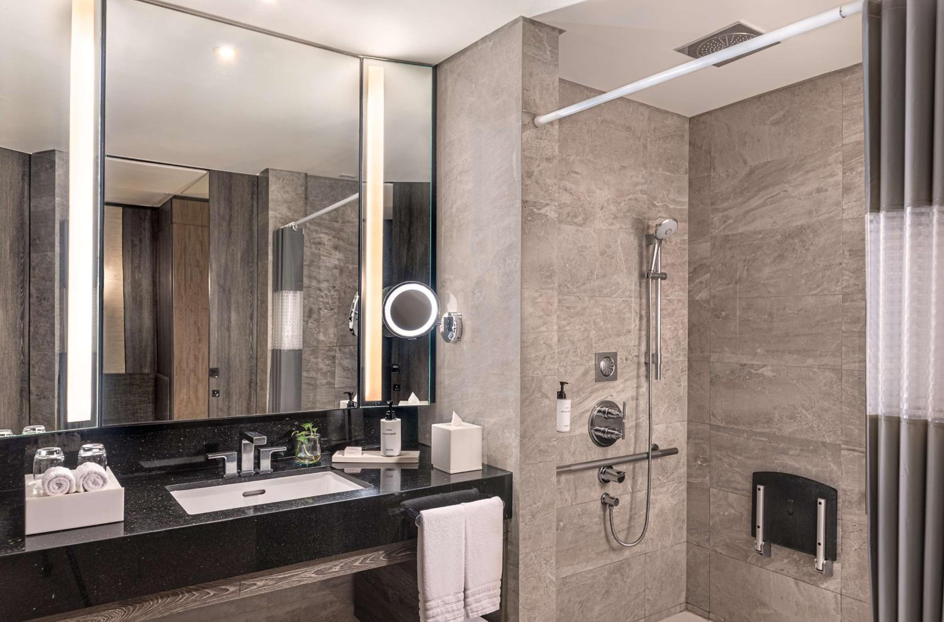 Deluxe King Room - Mobility Accessible