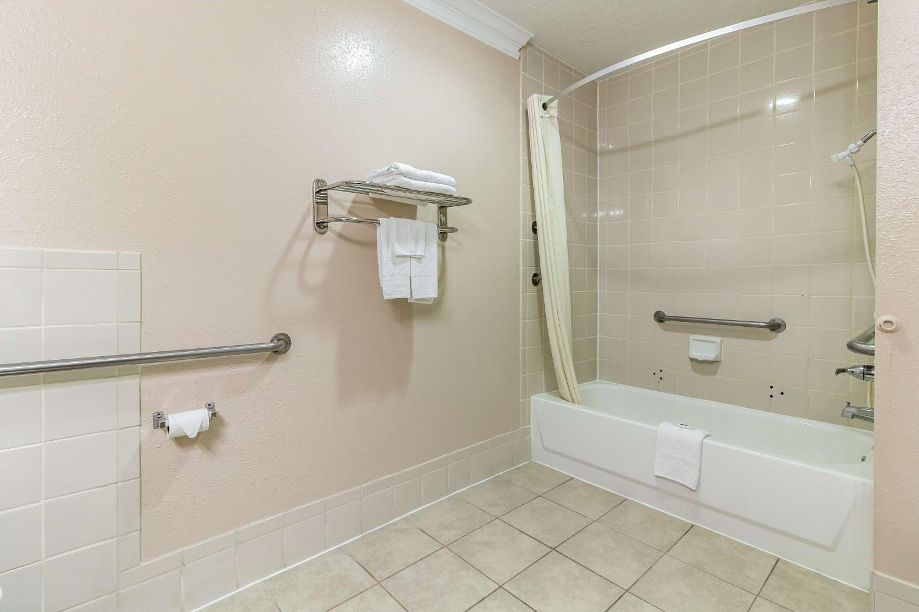 King Room - Disability Access - Non-Smoking - Photo 1