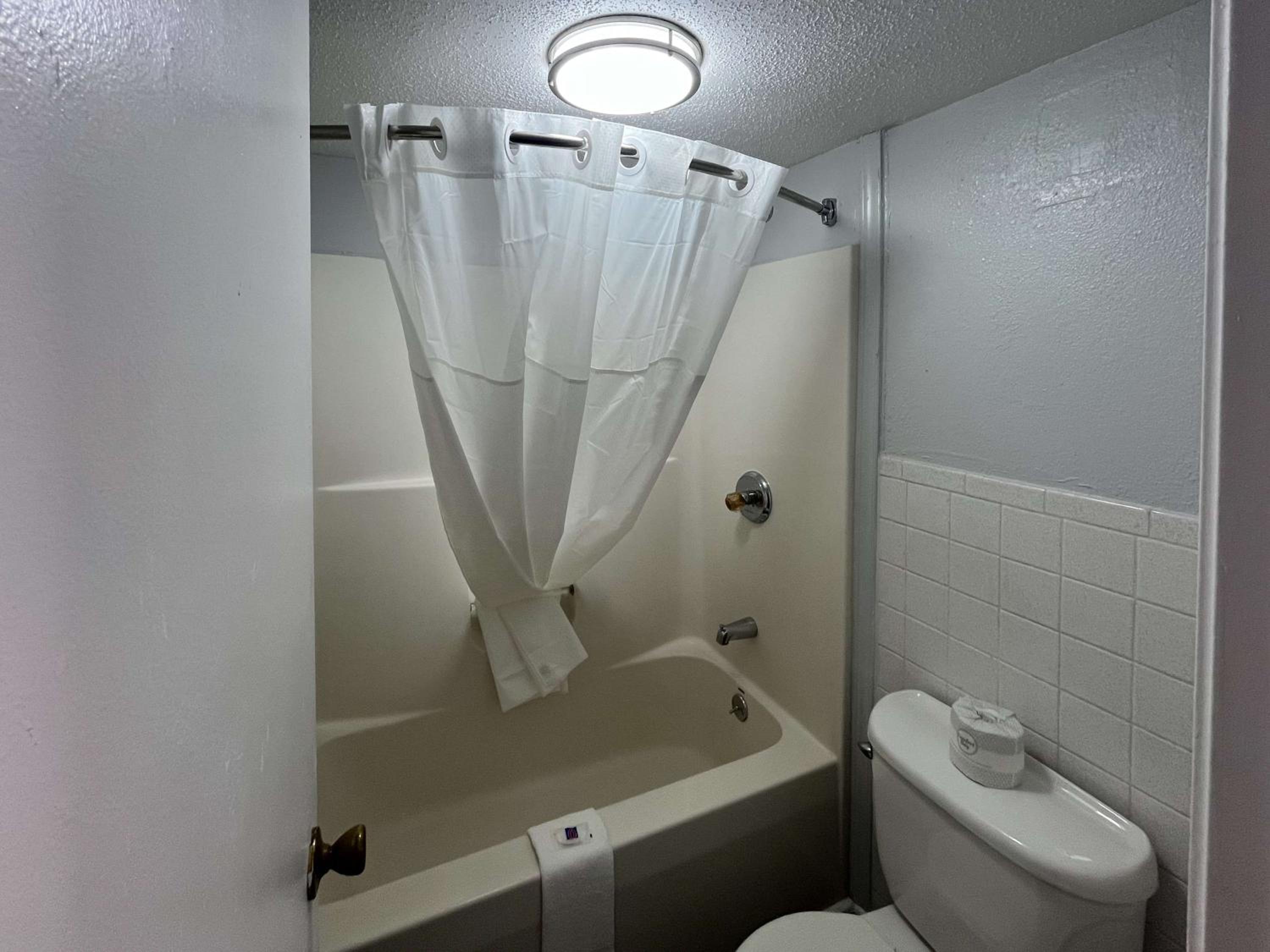 Quadruple Room - Non-Smoking photo 2