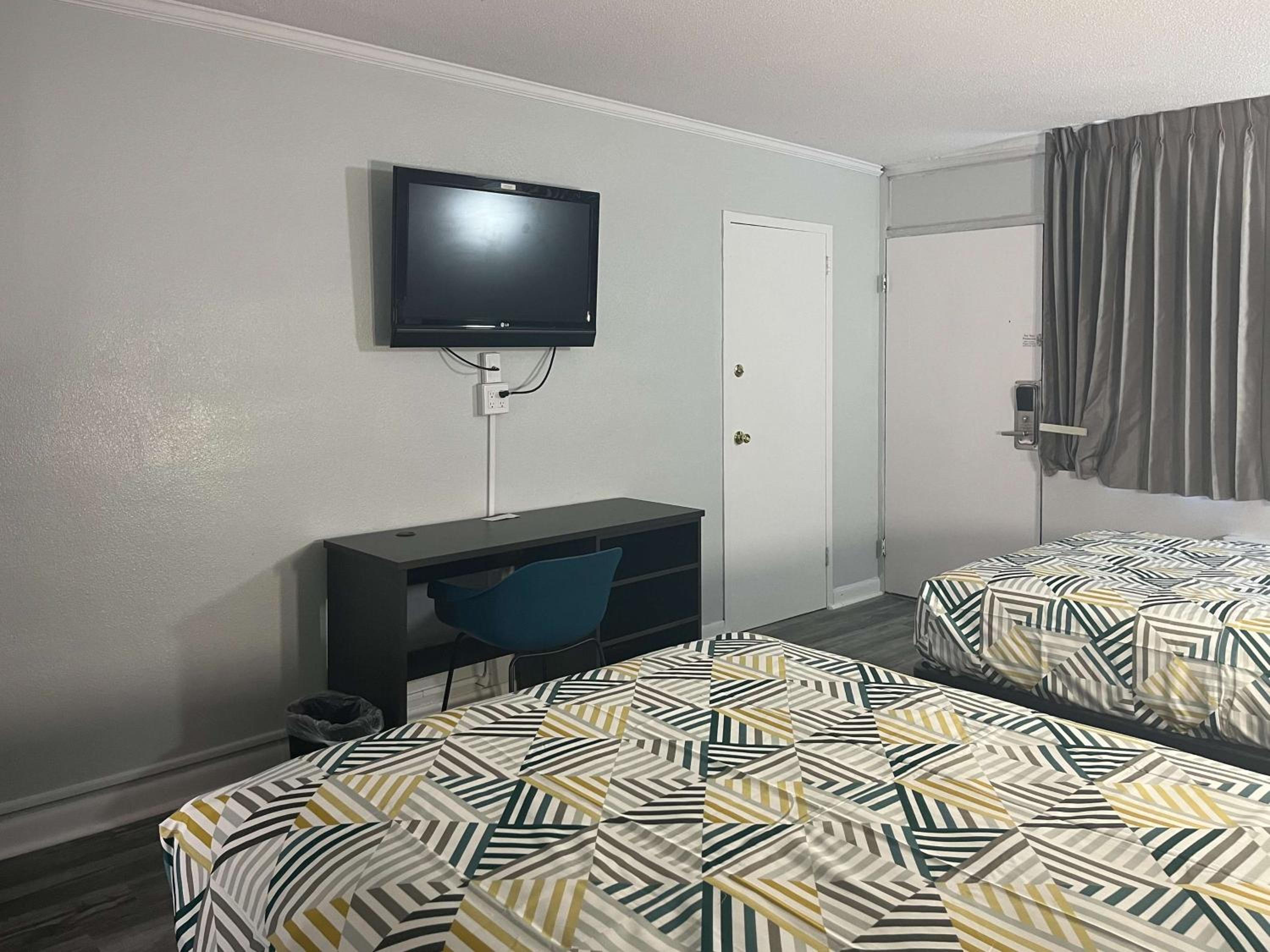Quadruple Room - Non-Smoking photo 1