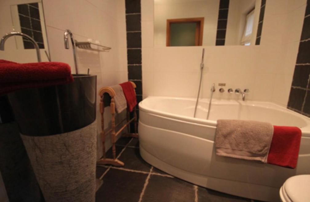 Deluxe Double Room with Bath photo 3