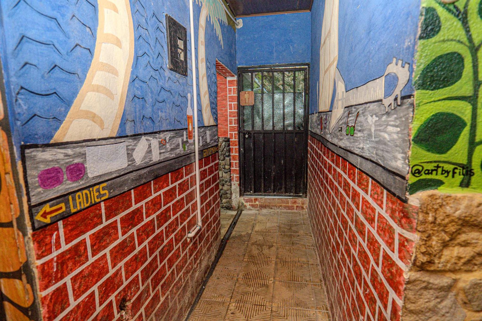 Standard Twin Room with Shared Bathroom photo 2