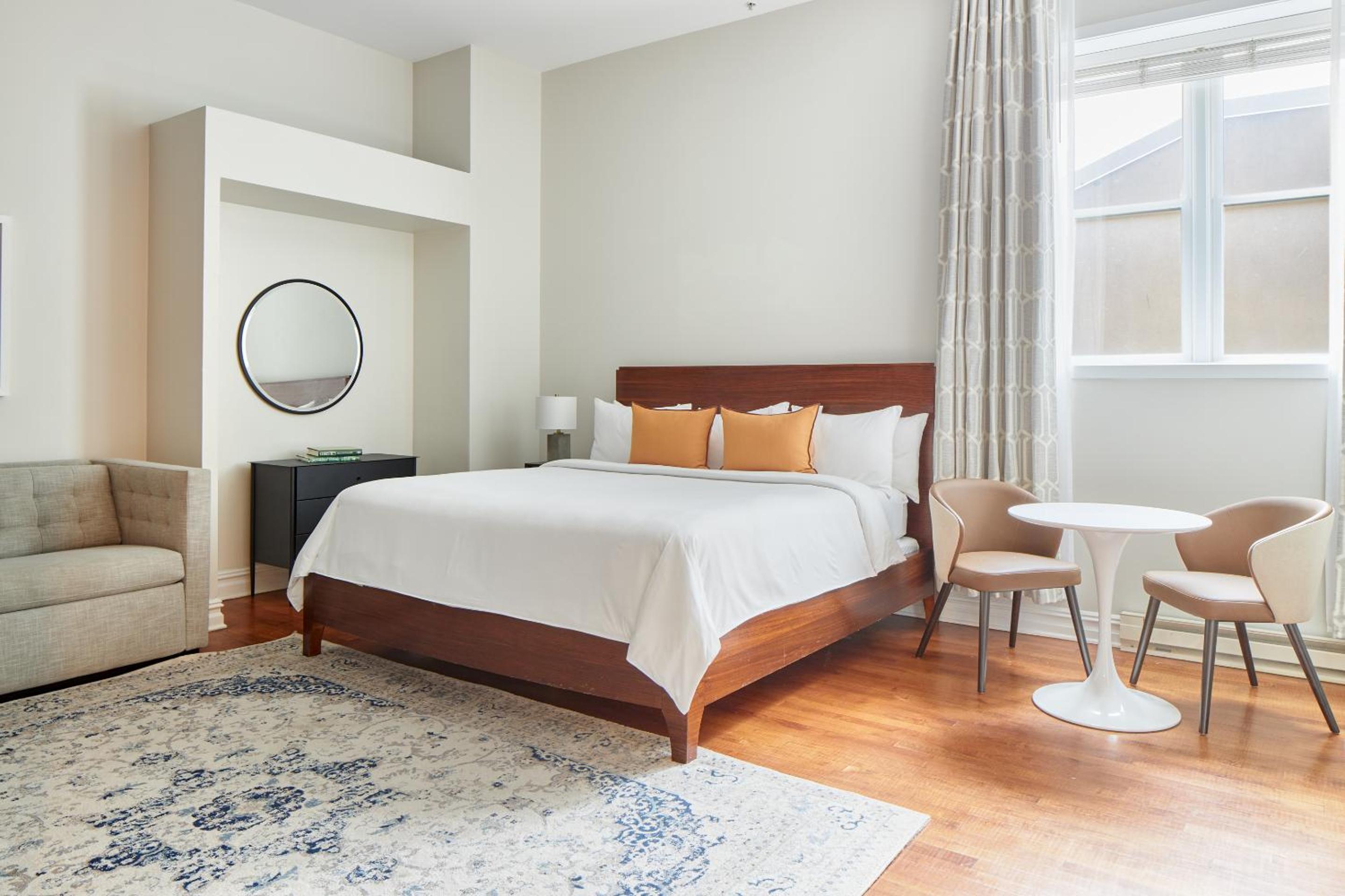 Deluxe King Room