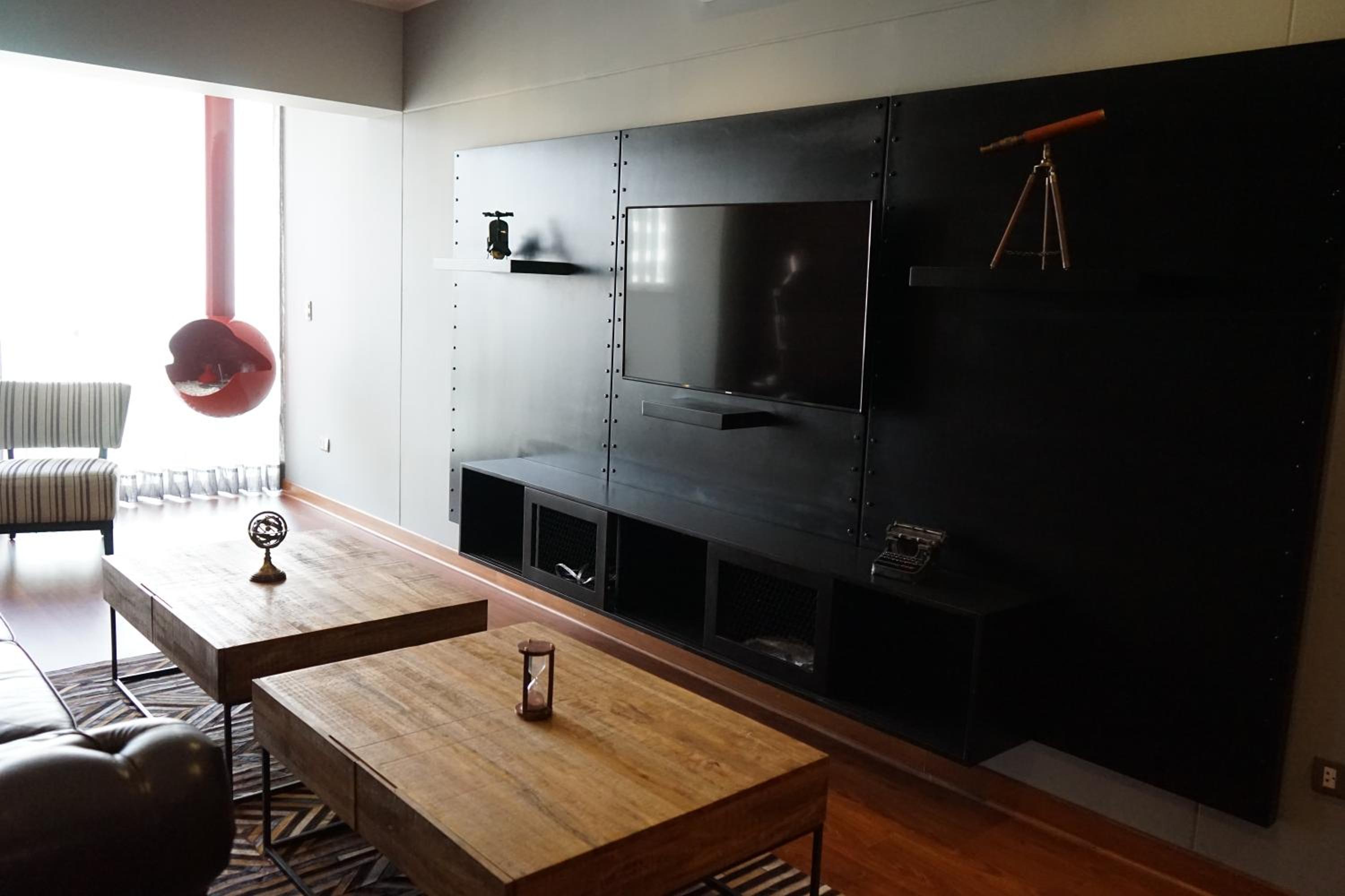 Six-Bedroom Apartment with Balcony photo 3