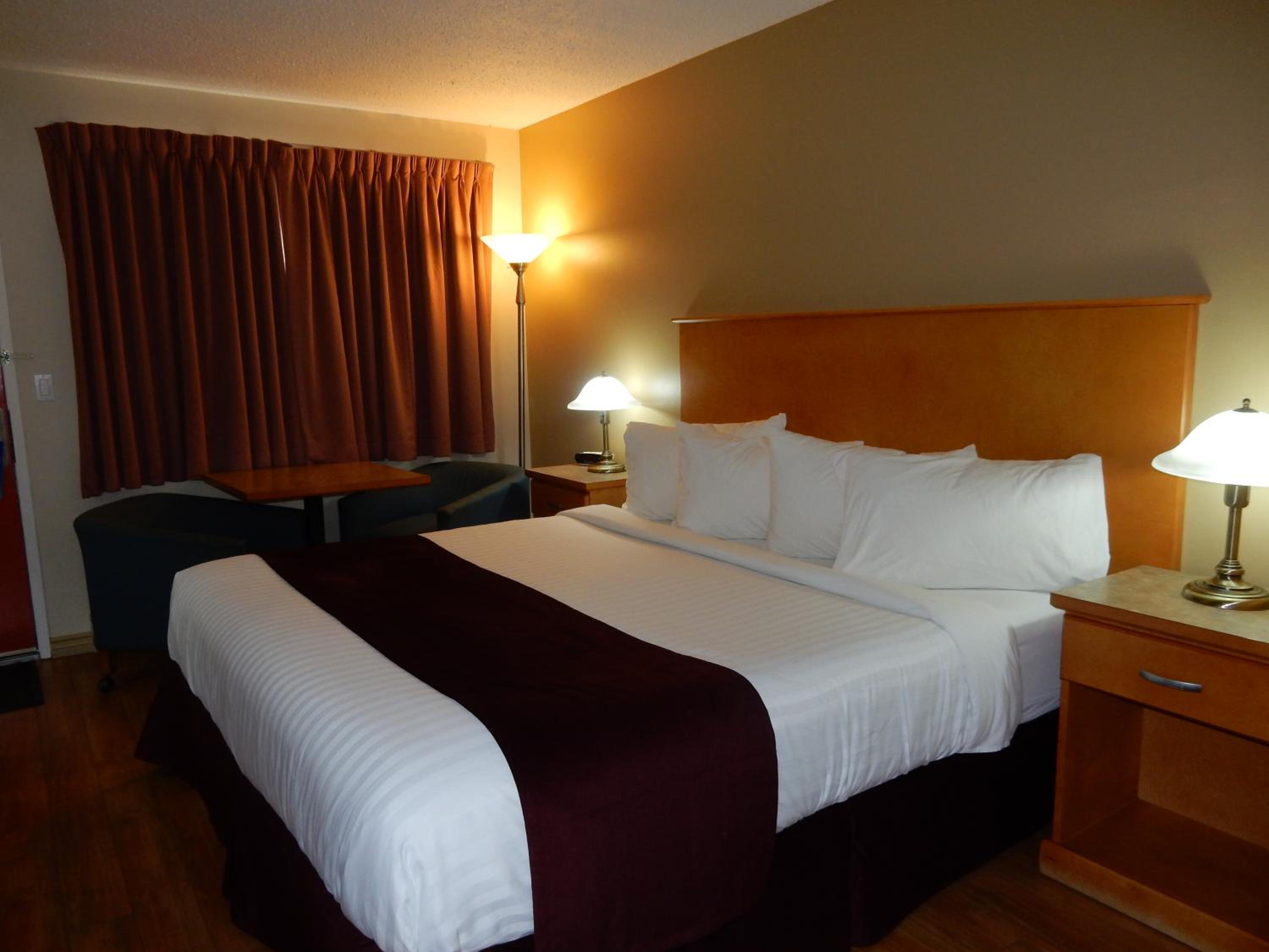 Deluxe Queen Room
