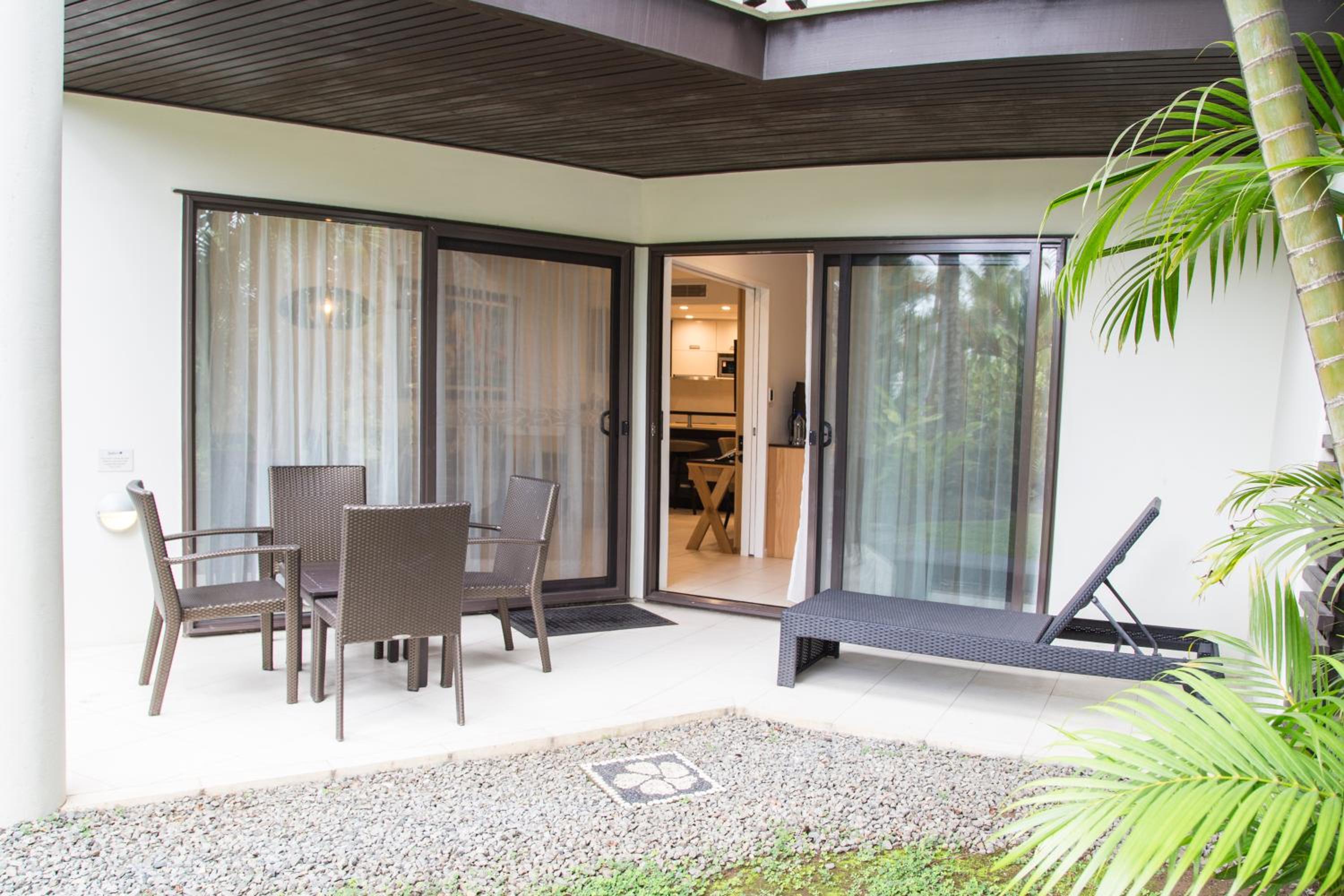 Garden Courtyard One-Bedroom Suite photo 4
