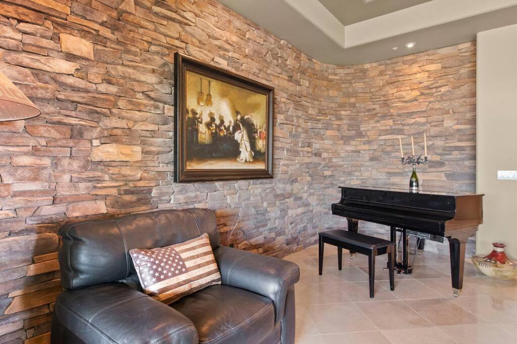 Four-Bedroom House photo 3