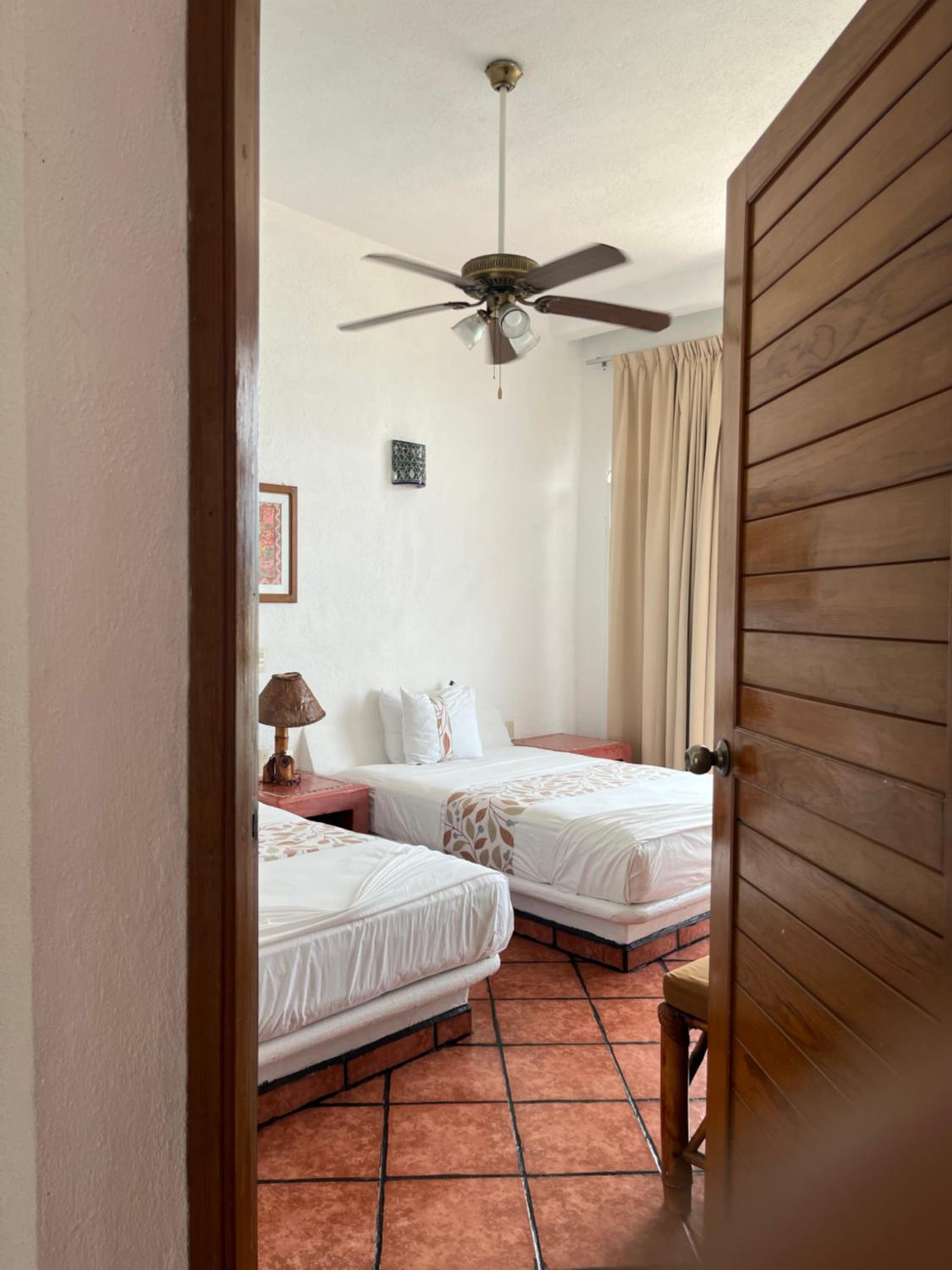 Apartment with Sea View - Photo 9