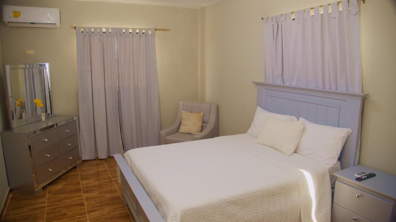 Queen Room with Balcony photo 3