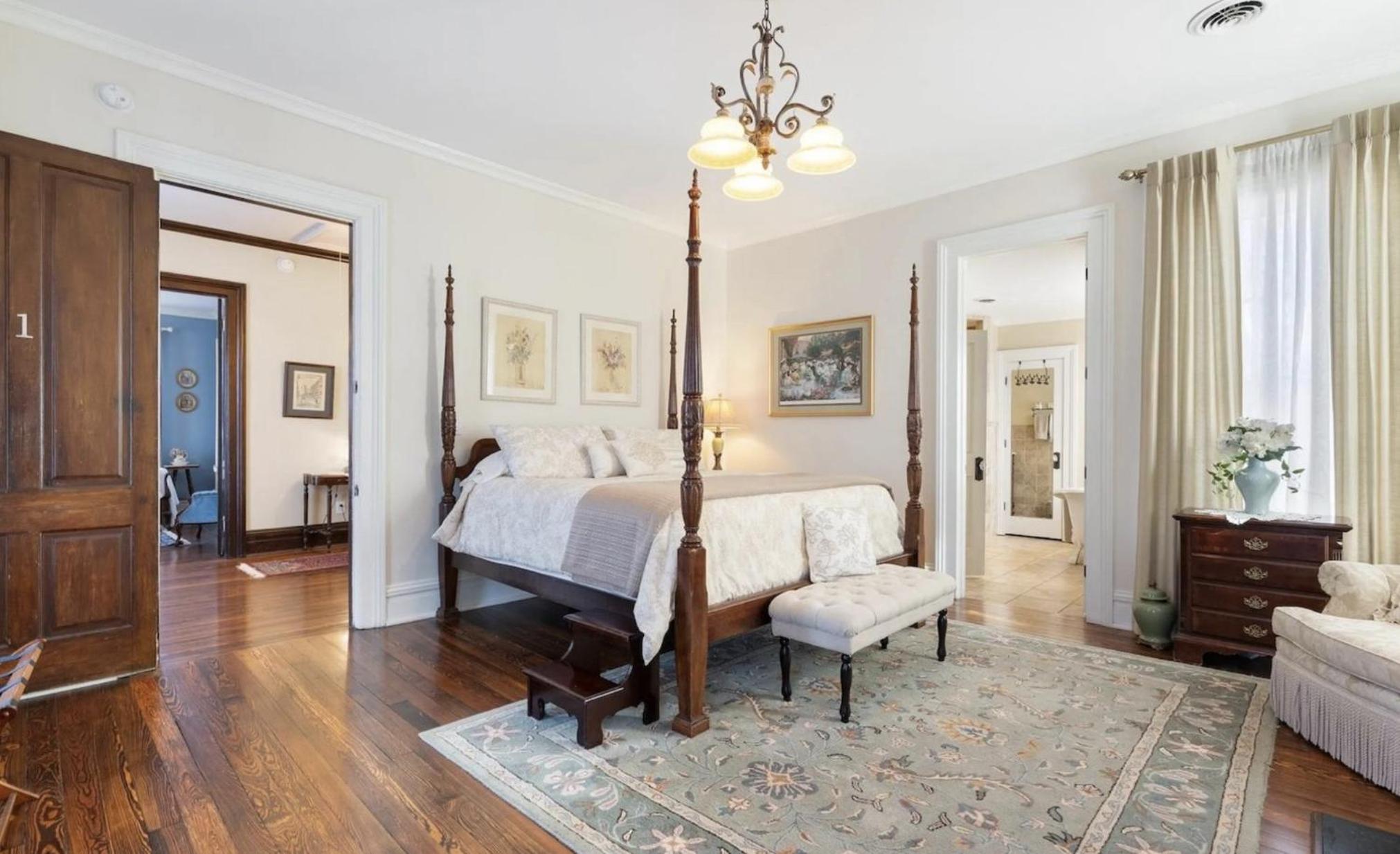 Deluxe King Suite