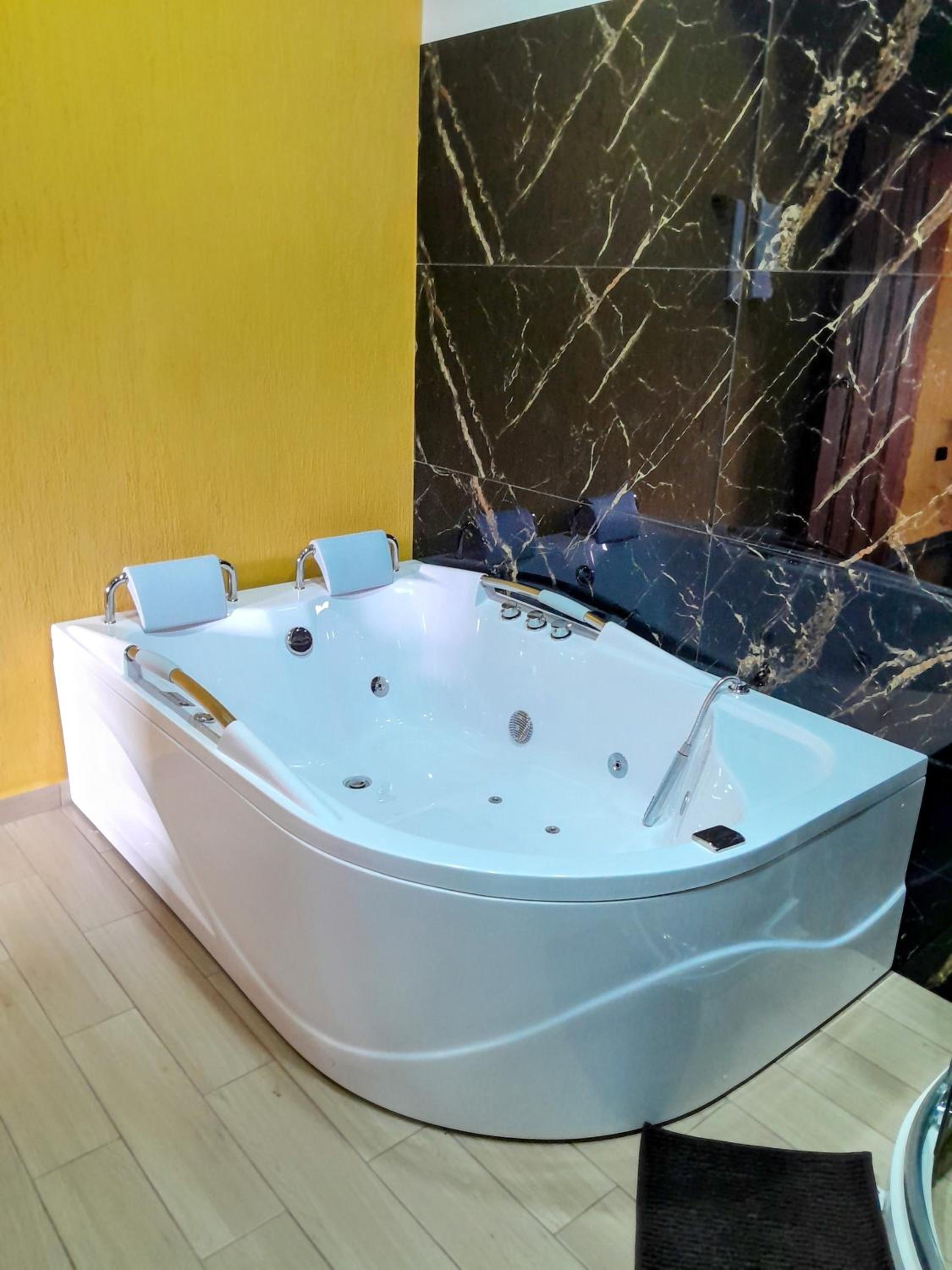 Queen Room with Spa Bath photo 3