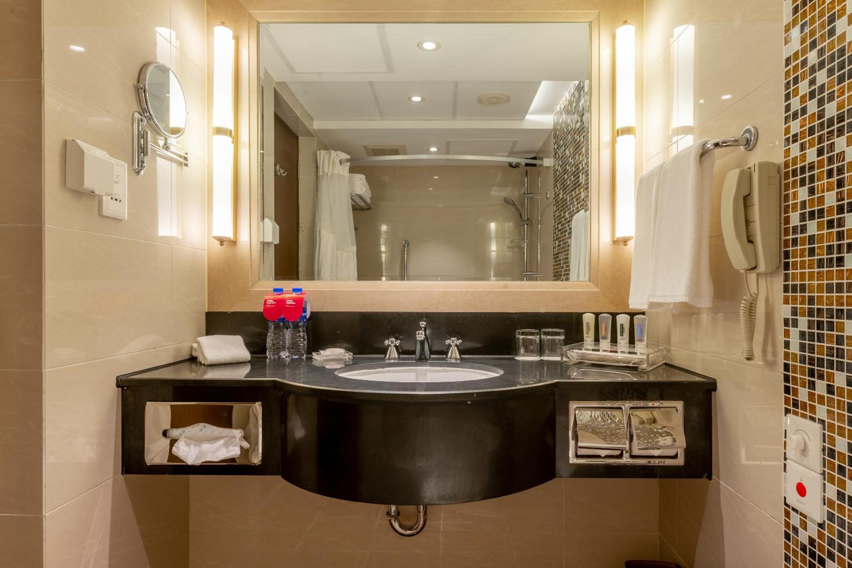 Standard King Room - Lounge Access