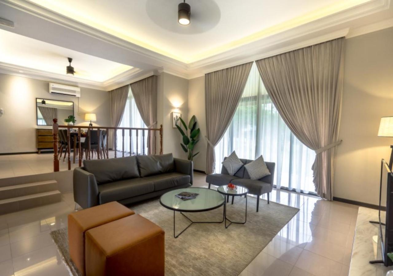 Istana Villa 5 bedroom photo 2