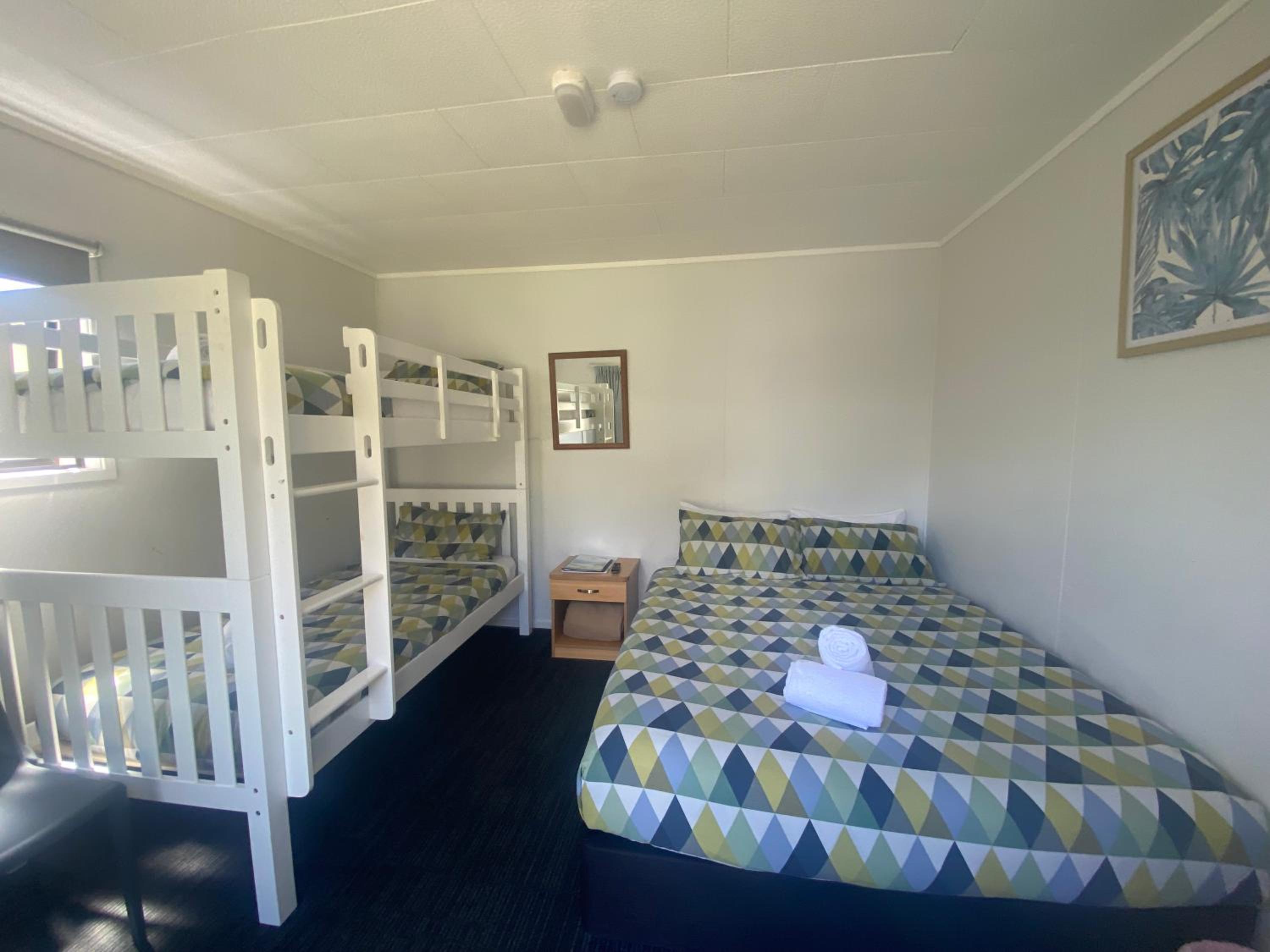 Family Room - Photo 4