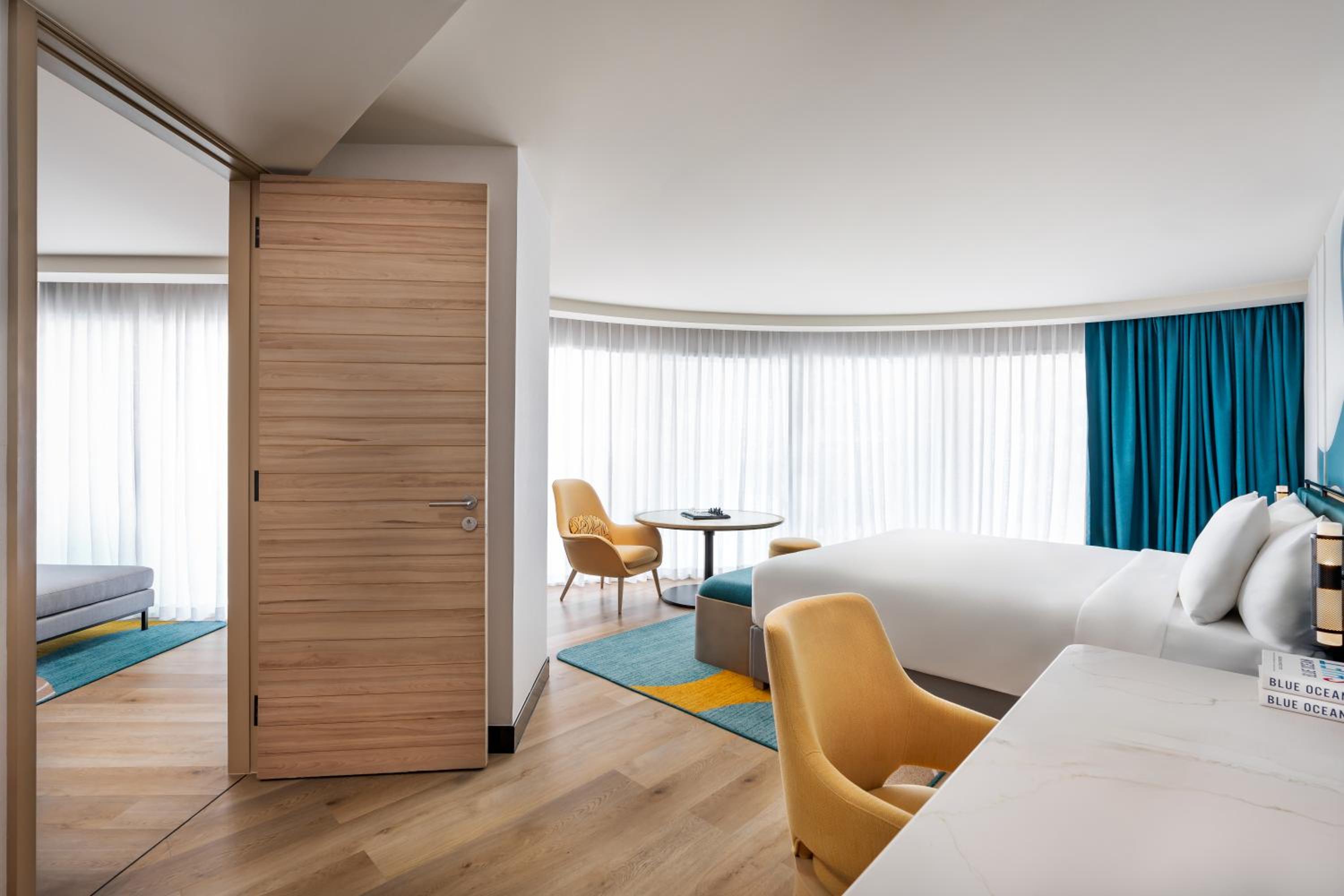 Trendy Suite (Afterglow) photo 3