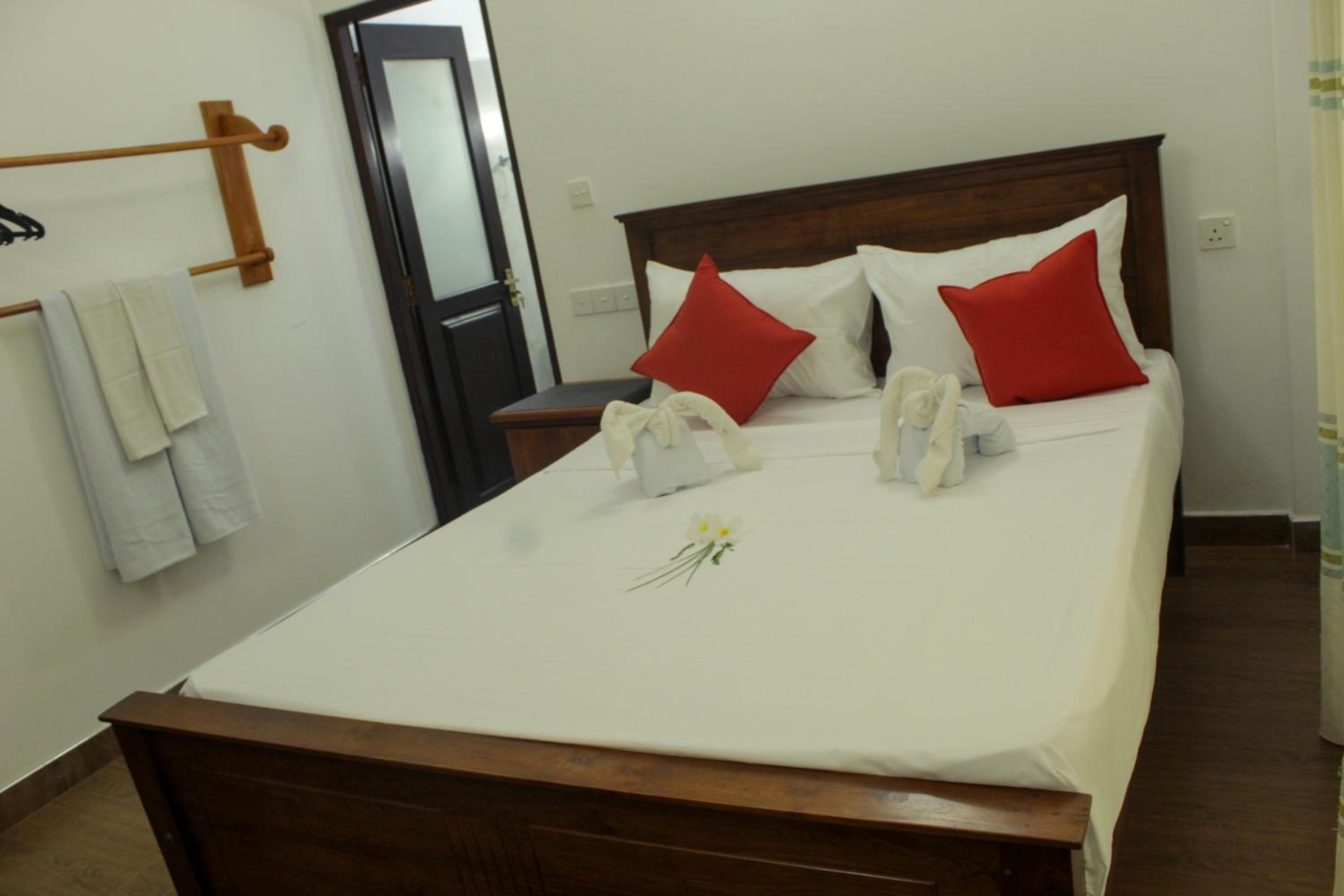 Deluxe Double Room (2 Adults + 1 Child) photo 2