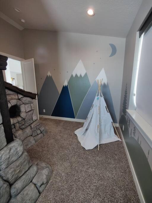 Eight-Bedroom House photo 1