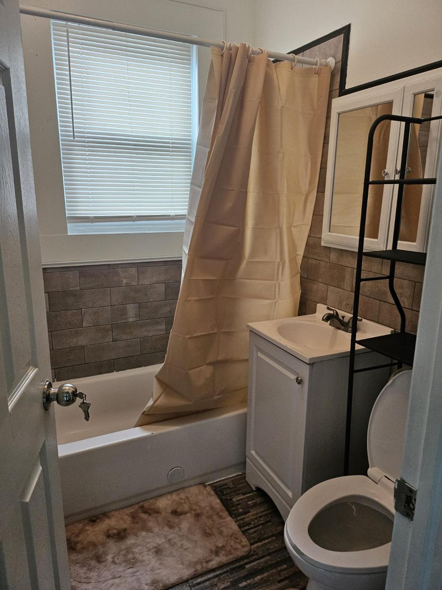 Double Room with Shared Bathroom photo 3