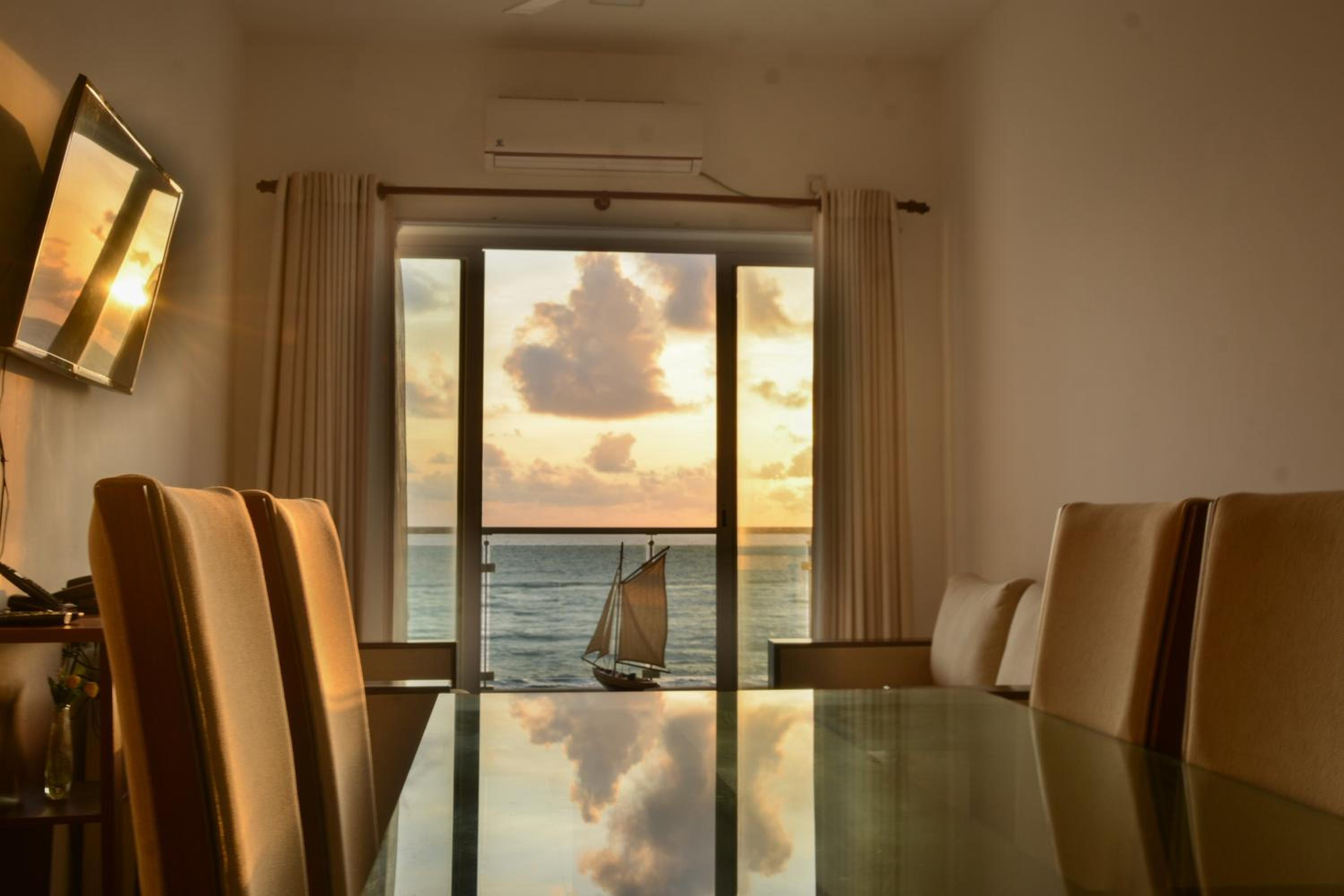 Three-Bedroom Apartment with Sea View photo 2