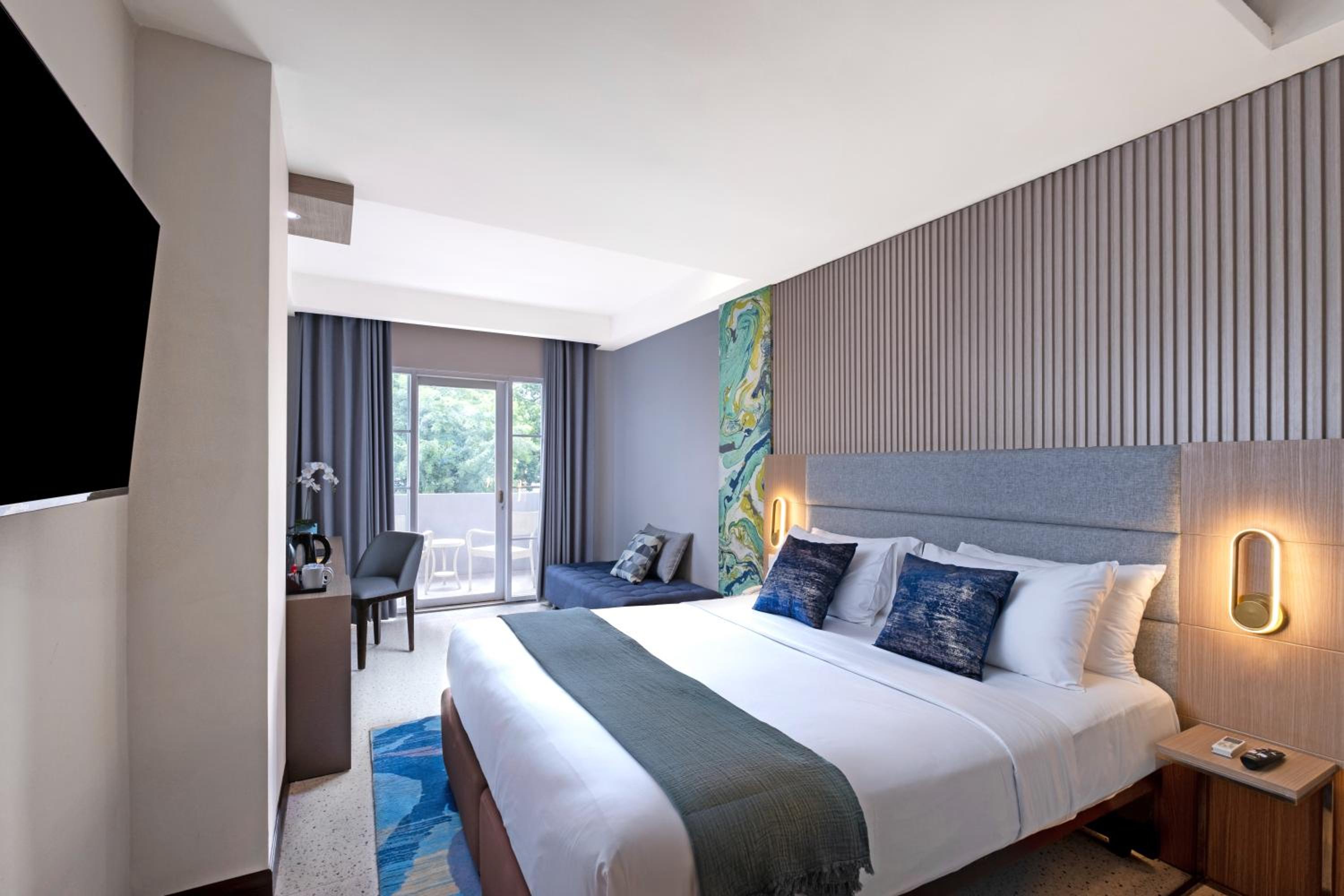 Premier Queen Balcony Room photo 3