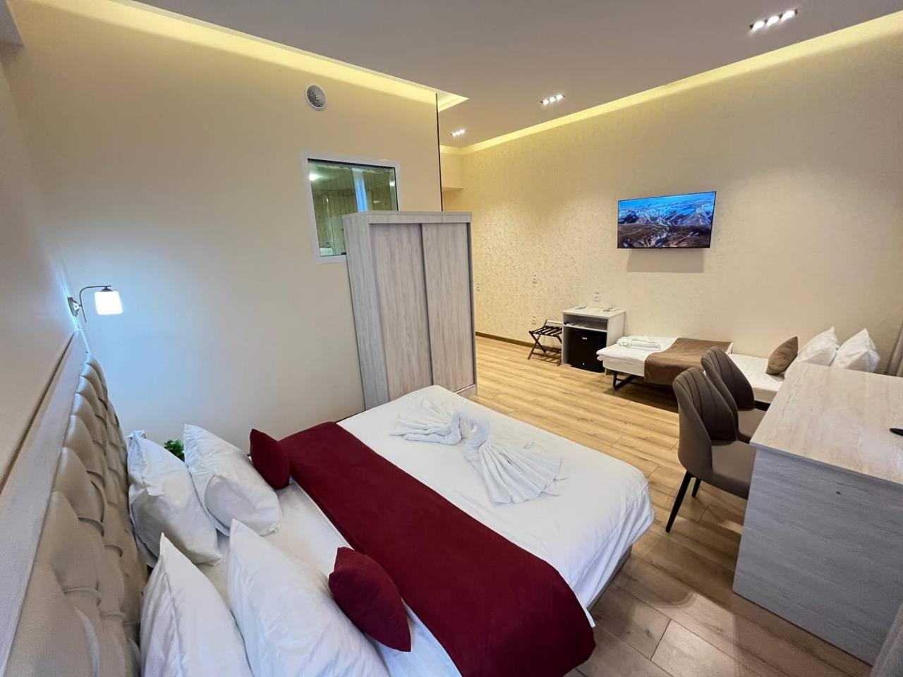 Family Room with Private Bathroom - Photo 4
