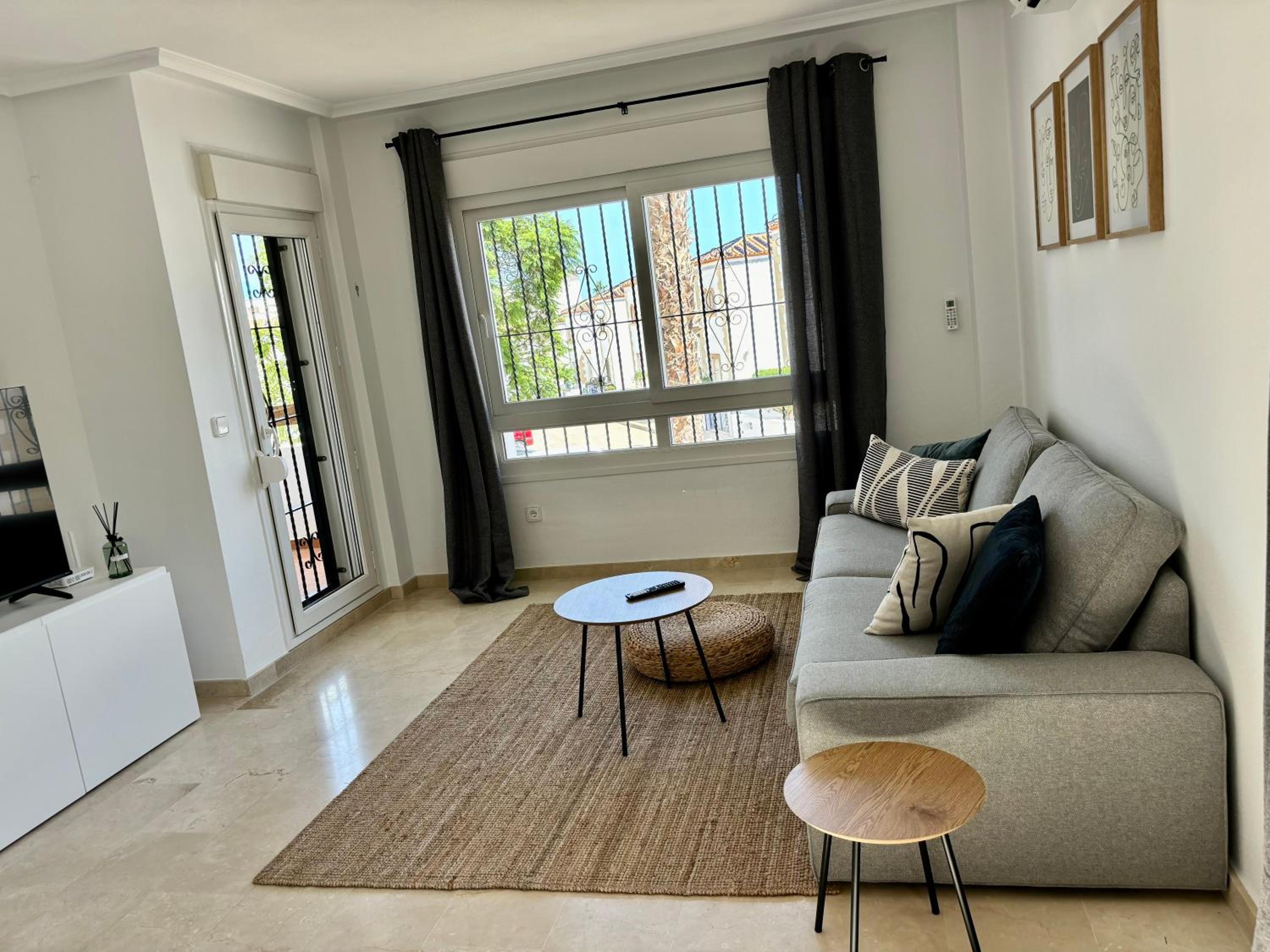 Apartamento de Dos Habitaciones con Terraza