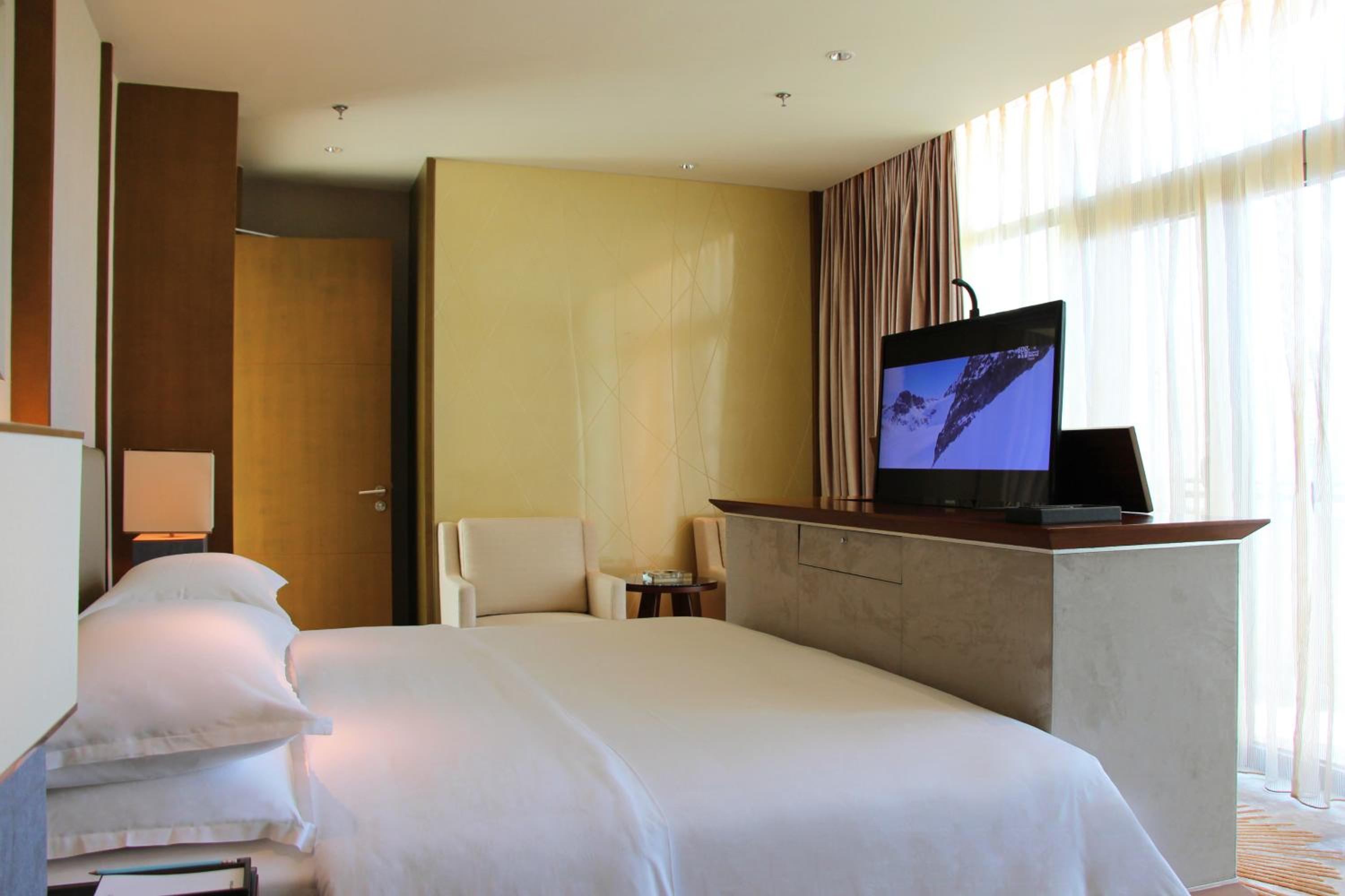 Sheraton Suite photo 1