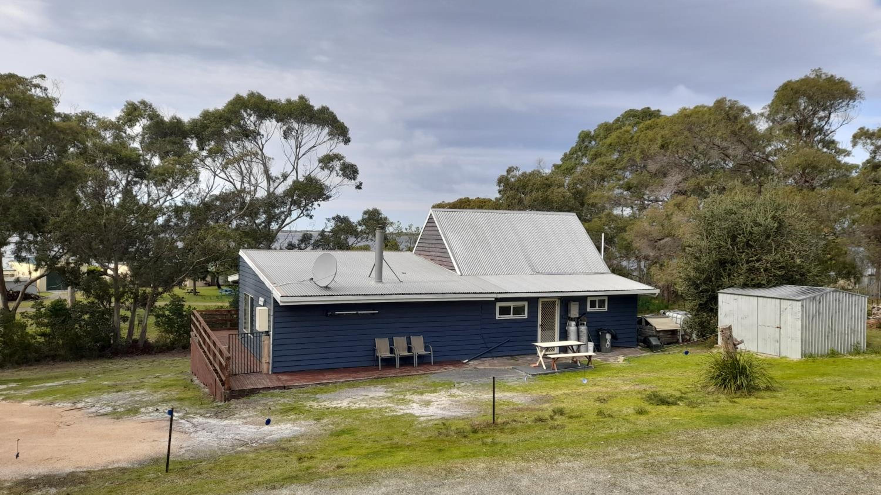 Three-Bedroom House photo 3