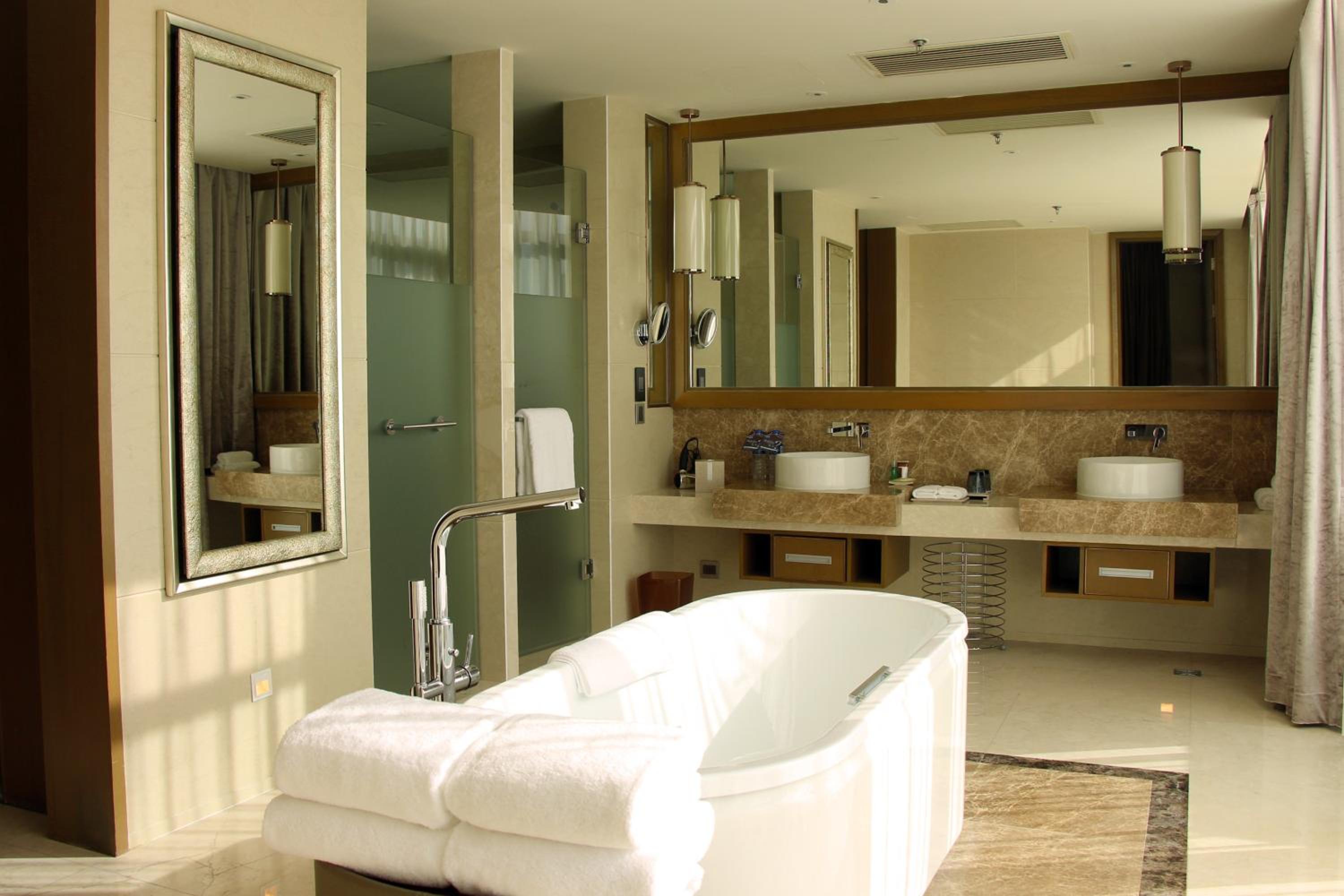 Sheraton Suite photo 3