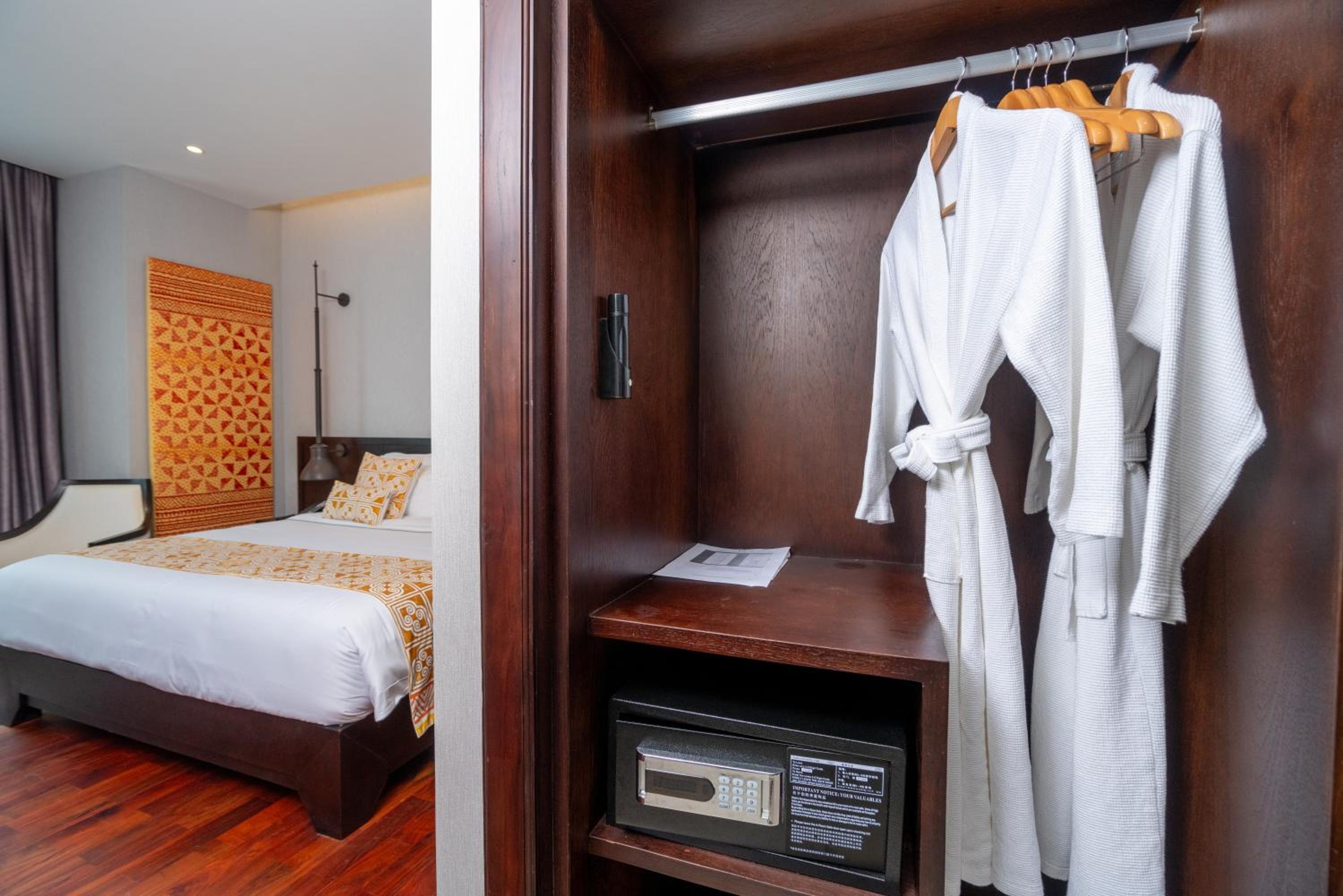 Deluxe Double Room - Photo 7