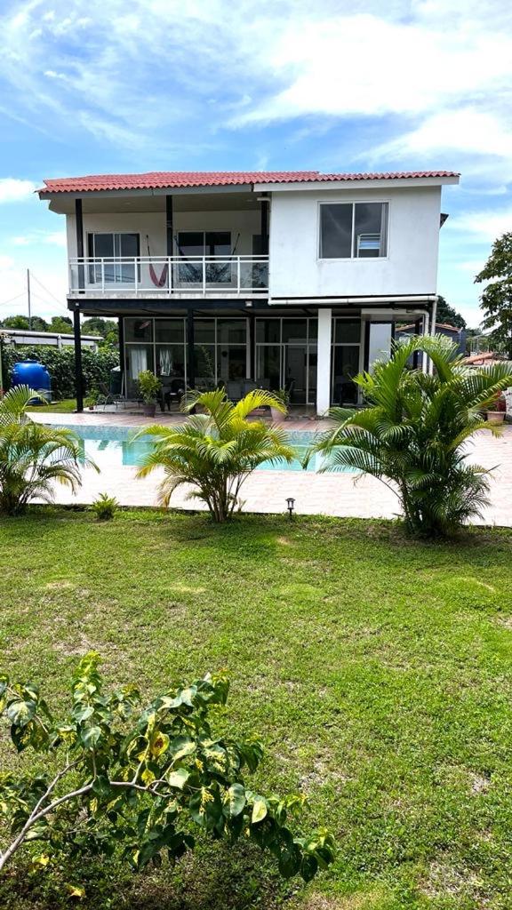 Six-Bedroom House photo 3